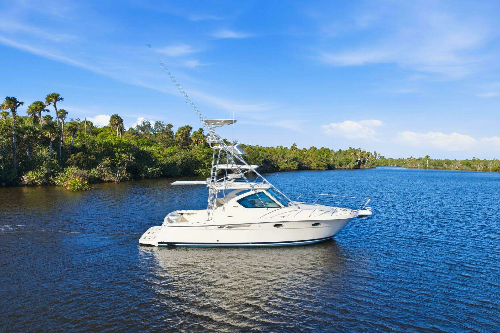 2011 31' Tiara Yachts photo