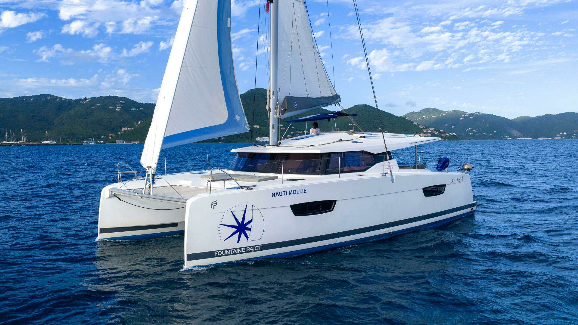 2020 42' Fountaine Pajot photo