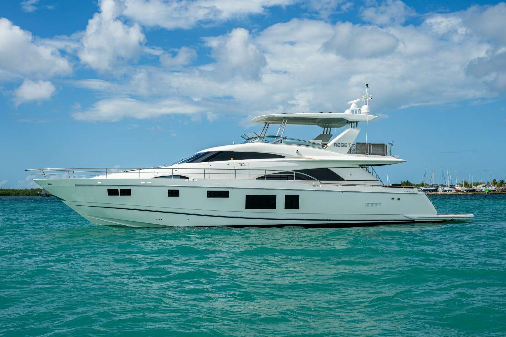 2015 78' Fairline photo