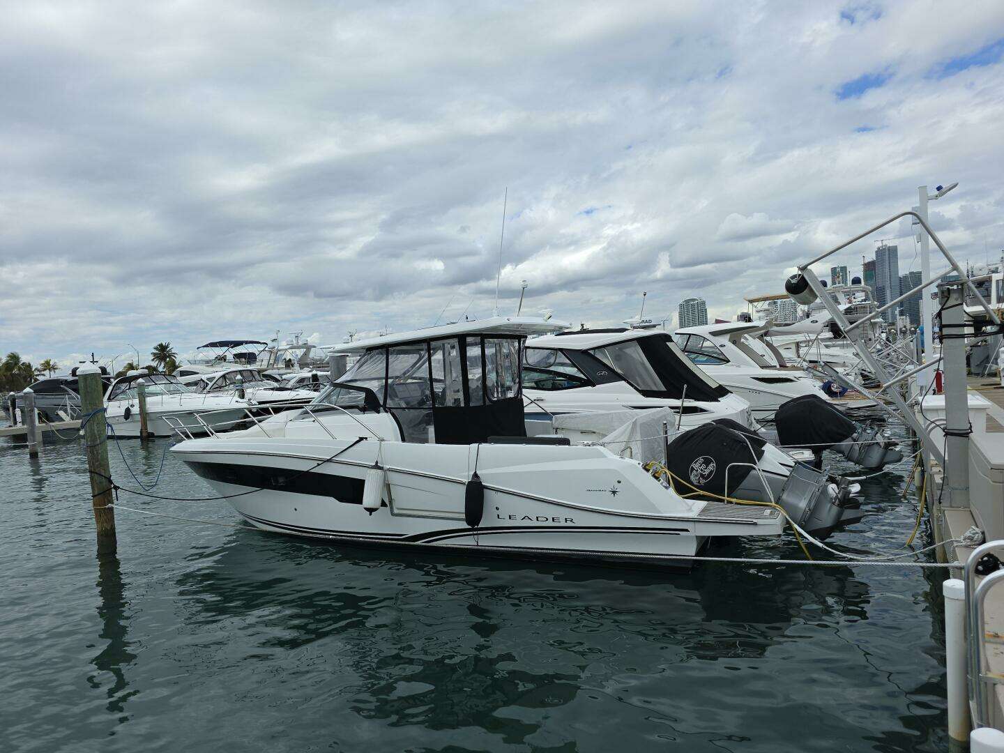 2022 35' Jeanneau photo