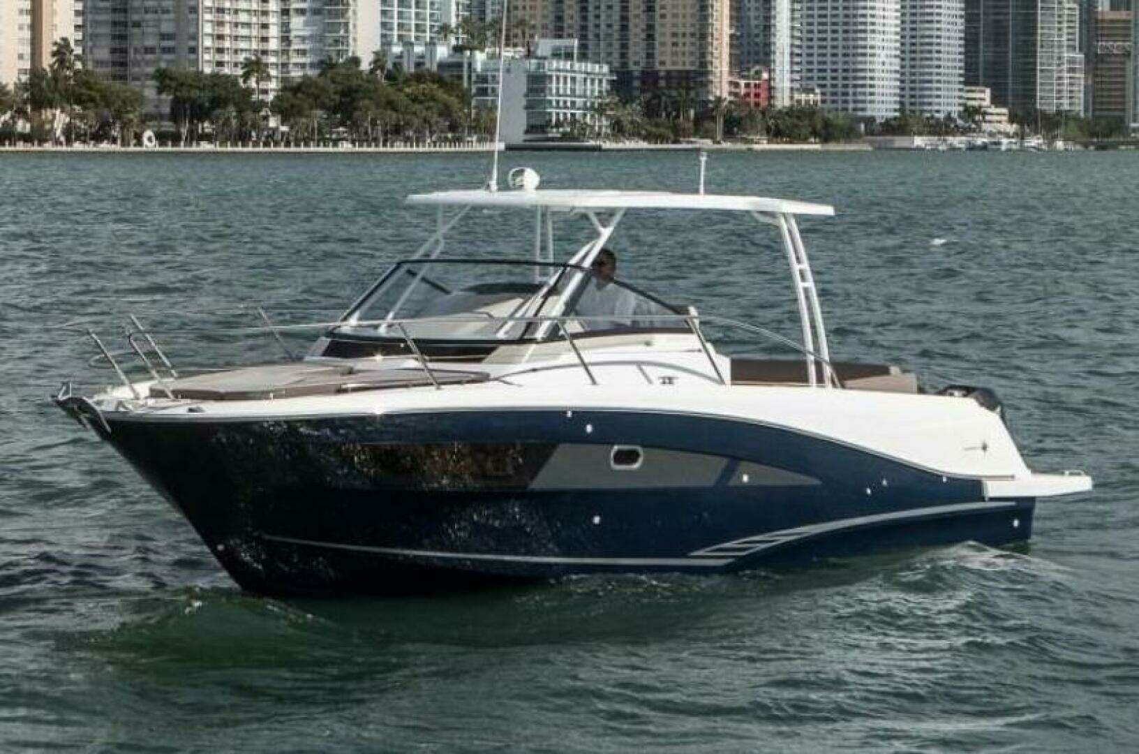 2019 34' Jeanneau photo