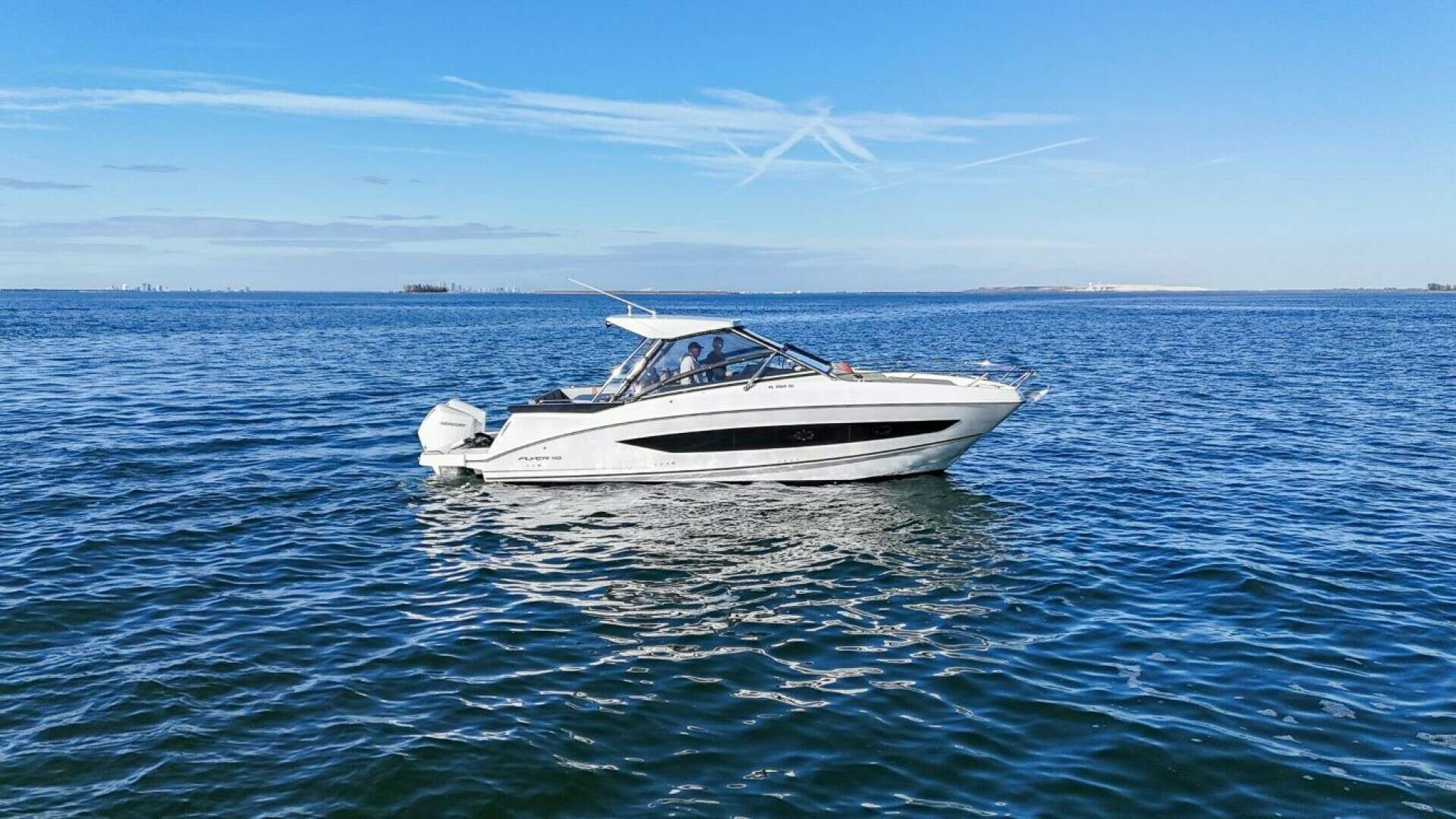 2020 32' Beneteau photo