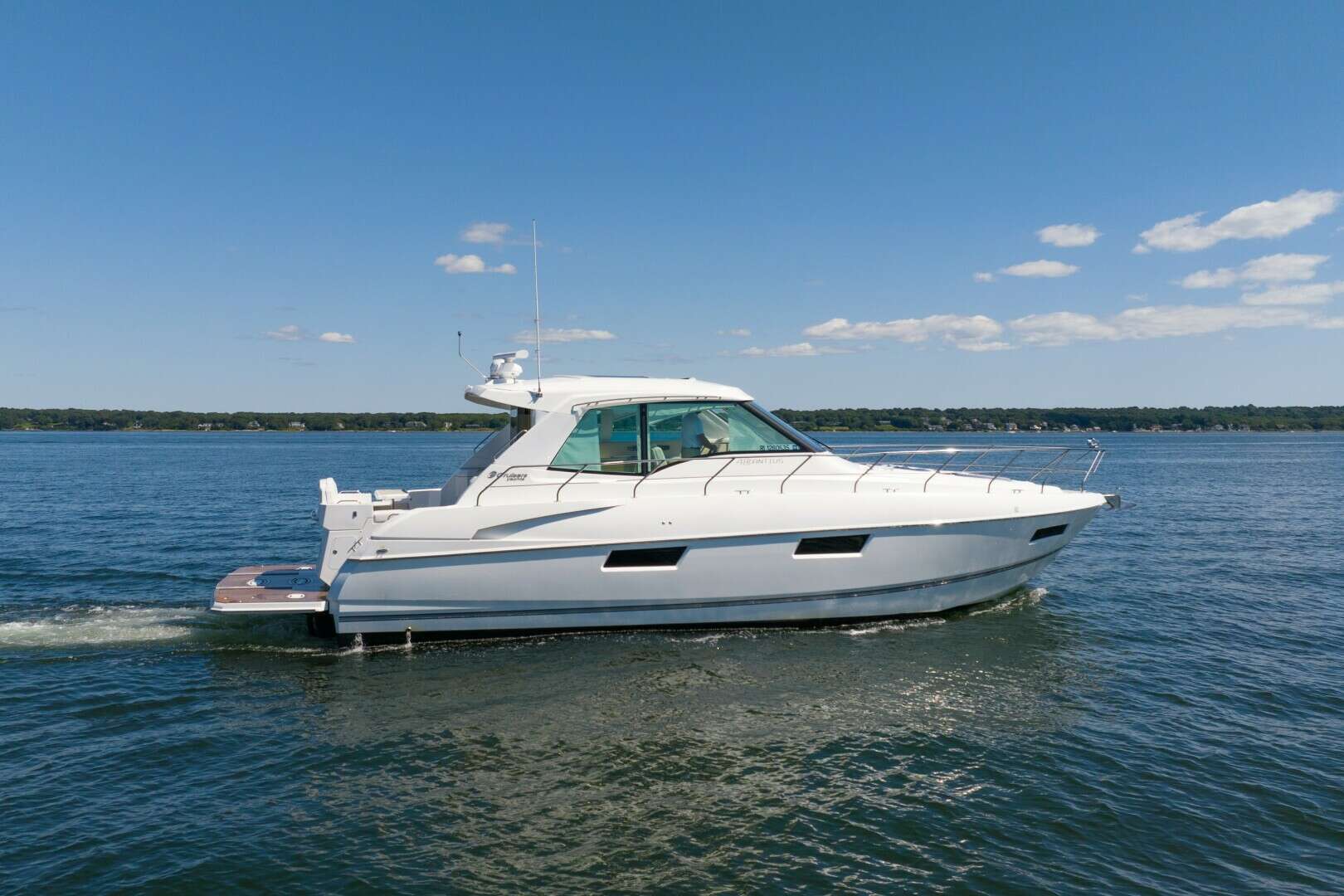 2013 48' Cruisers Yachts photo