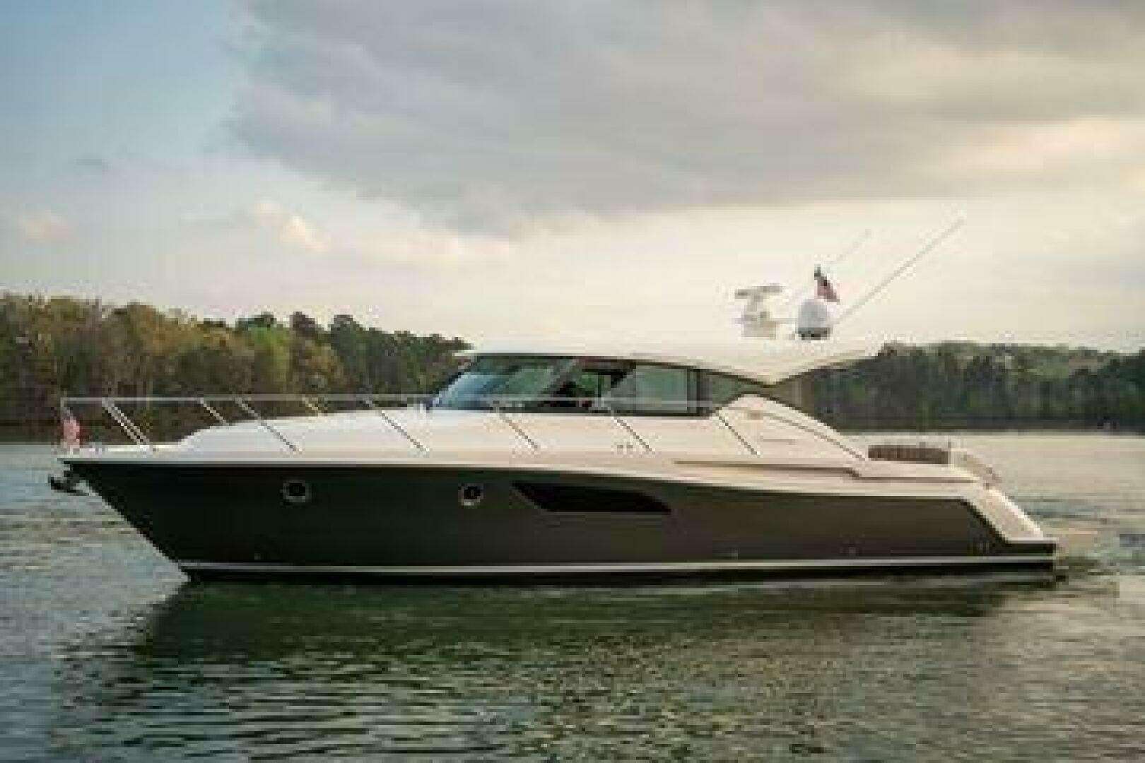 2016 44' Tiara Yachts photo