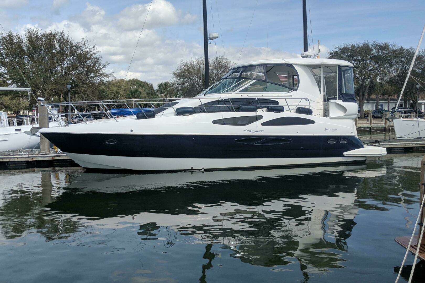2005 45' Cruisers Yachts photo