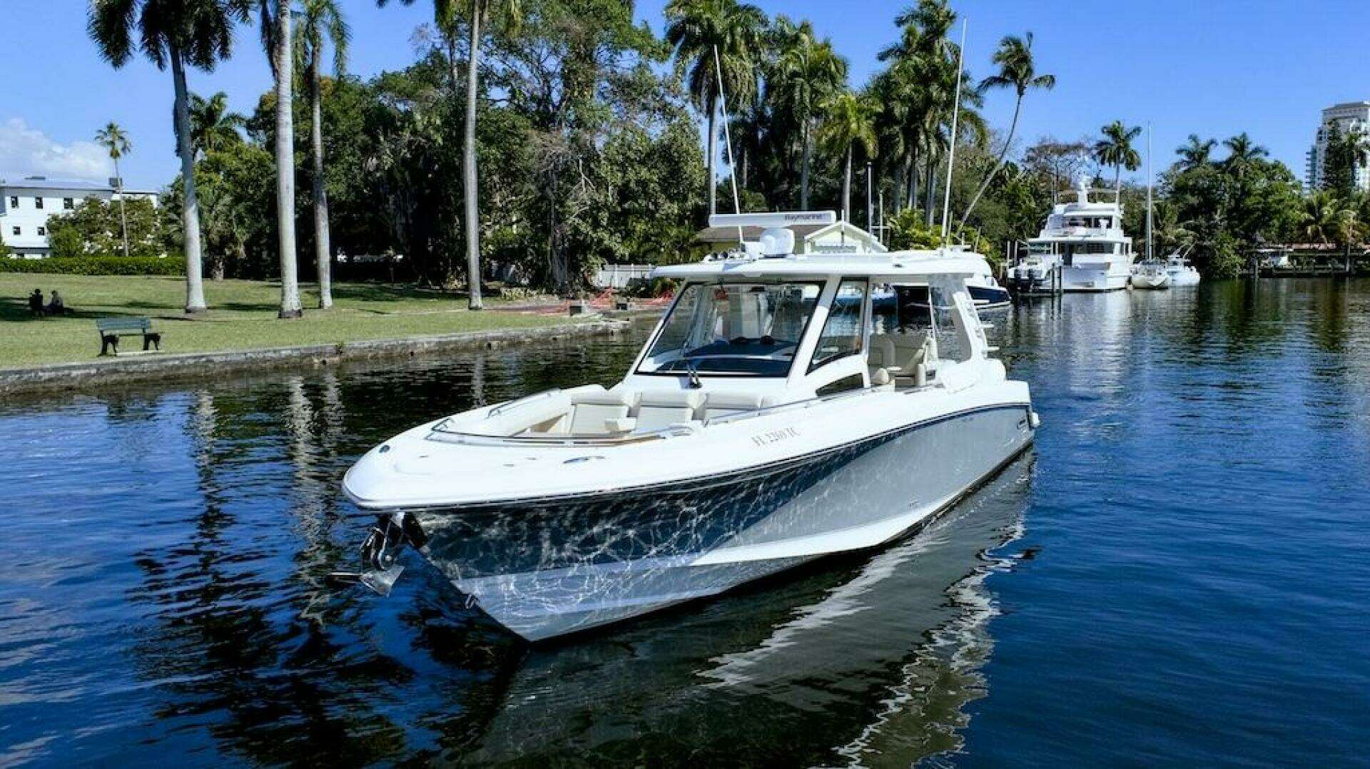 2019 35' Boston Whaler photo