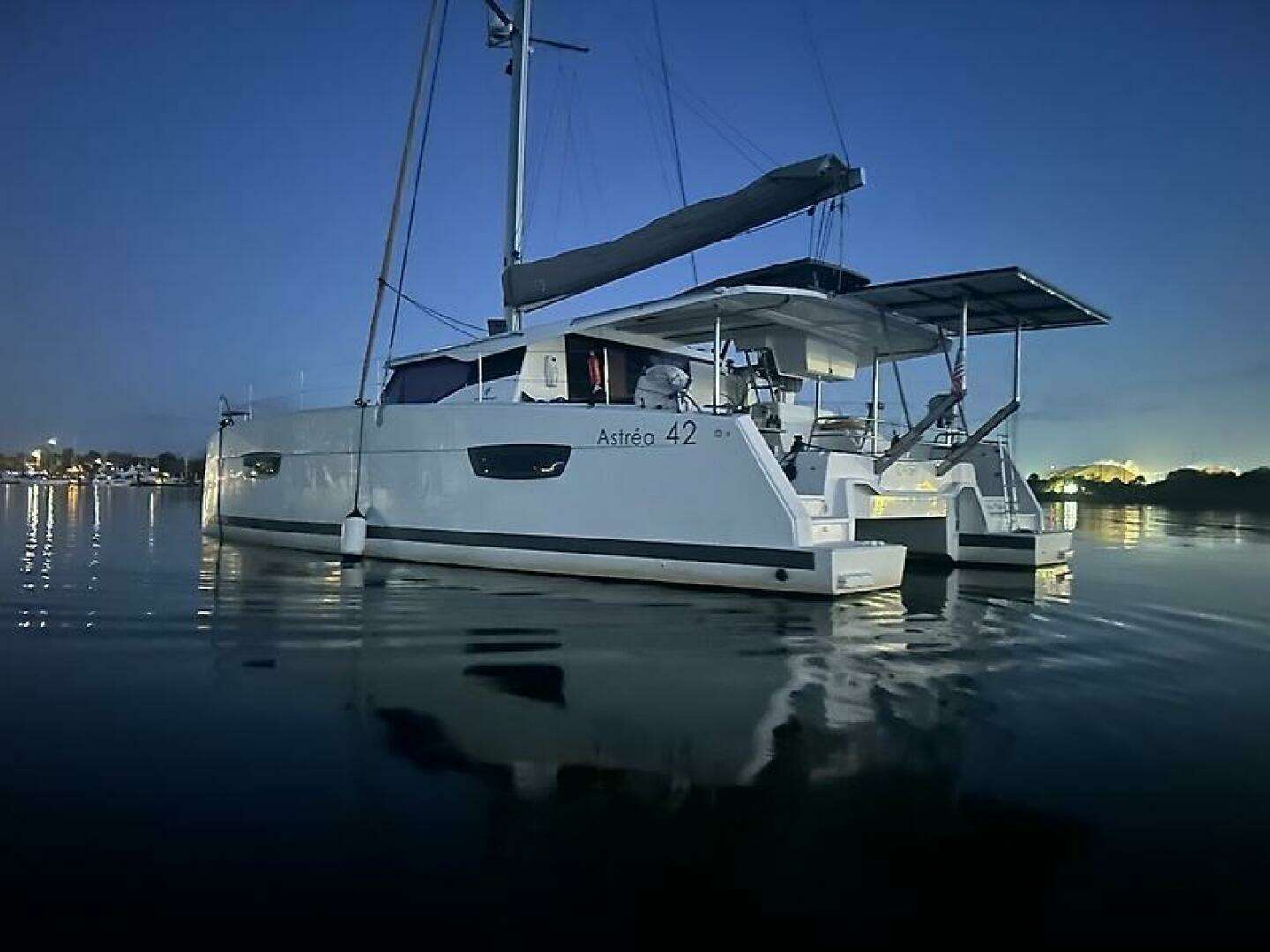 2019 42' Fountaine Pajot photo