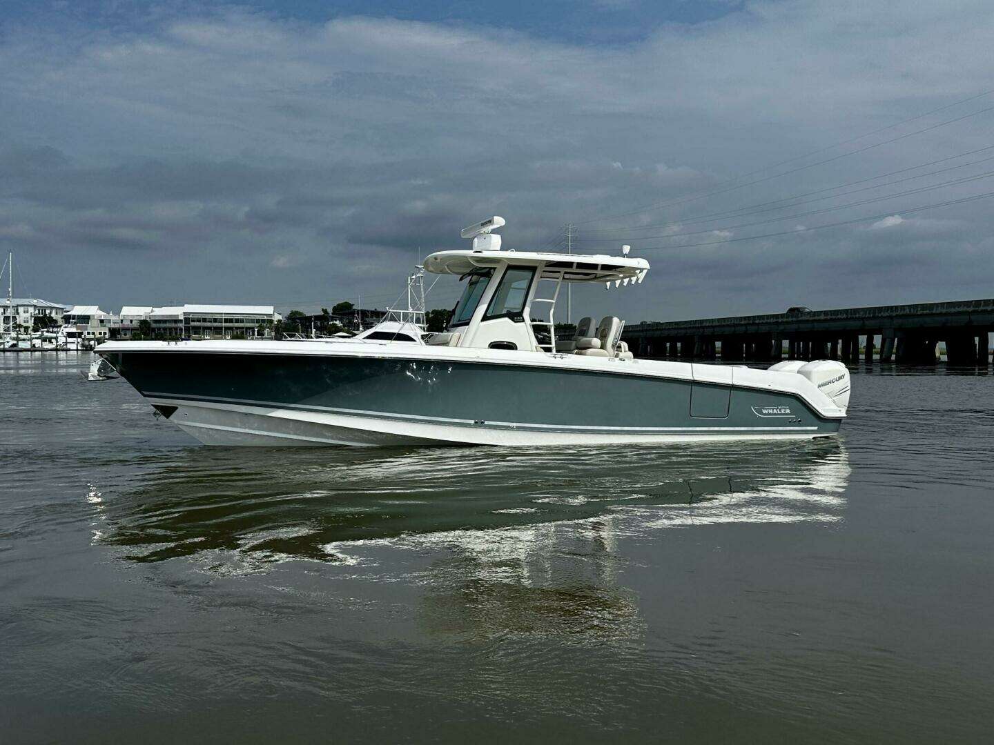 2019 33' Boston Whaler photo