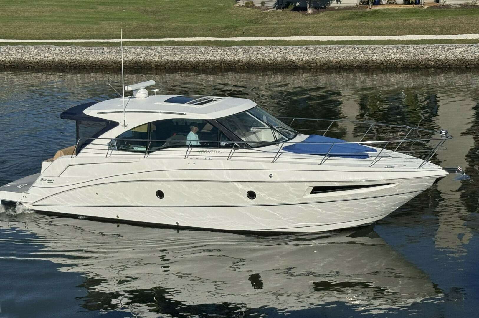 2014 41' Cruisers Yachts photo