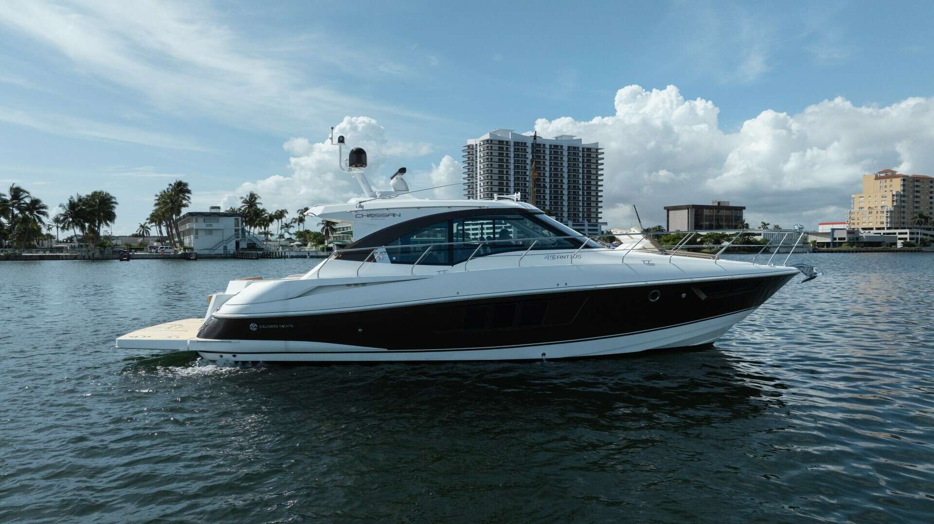 2016 45' Cruisers Yachts photo