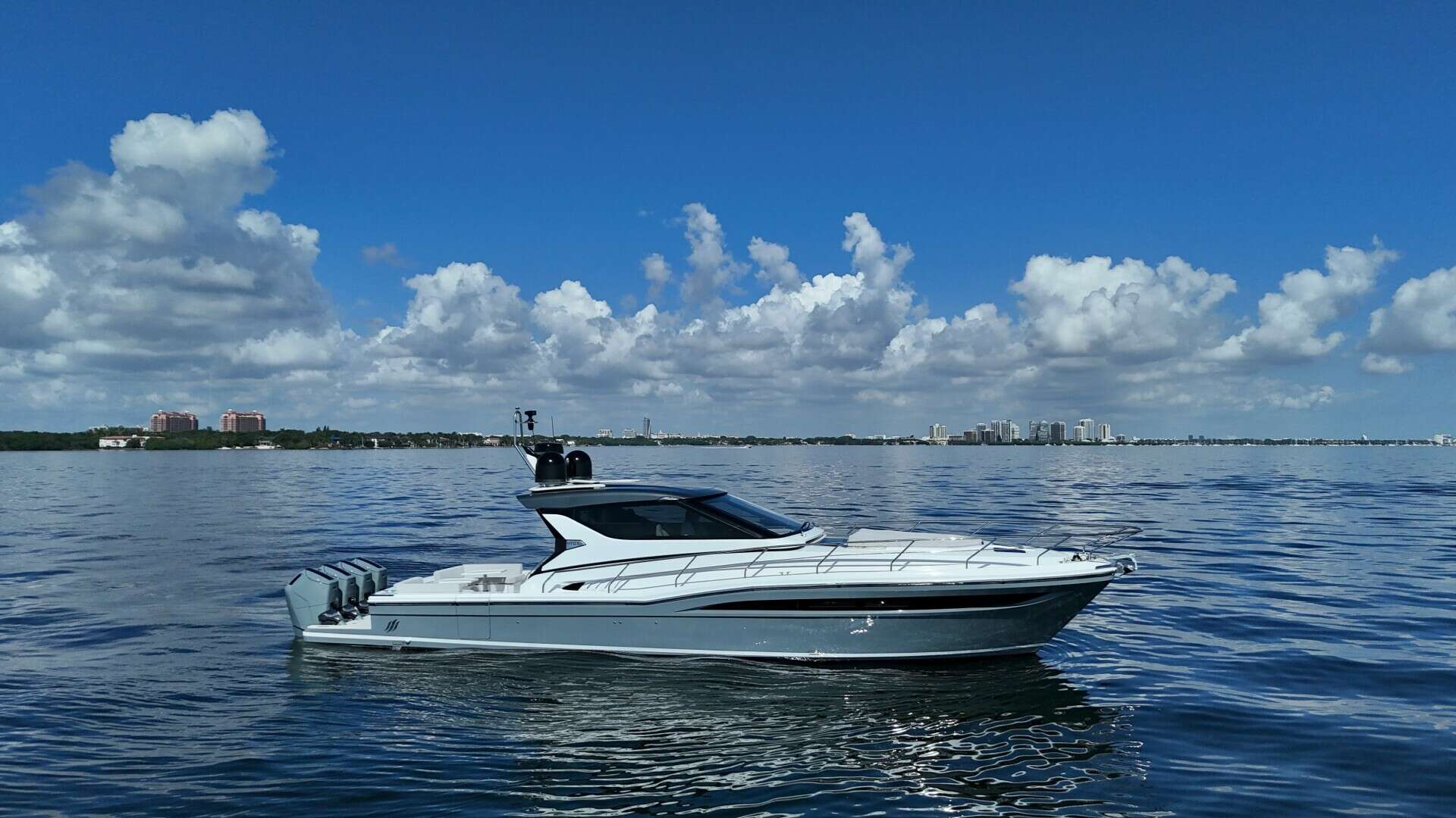 2024 56' Uniesse photo