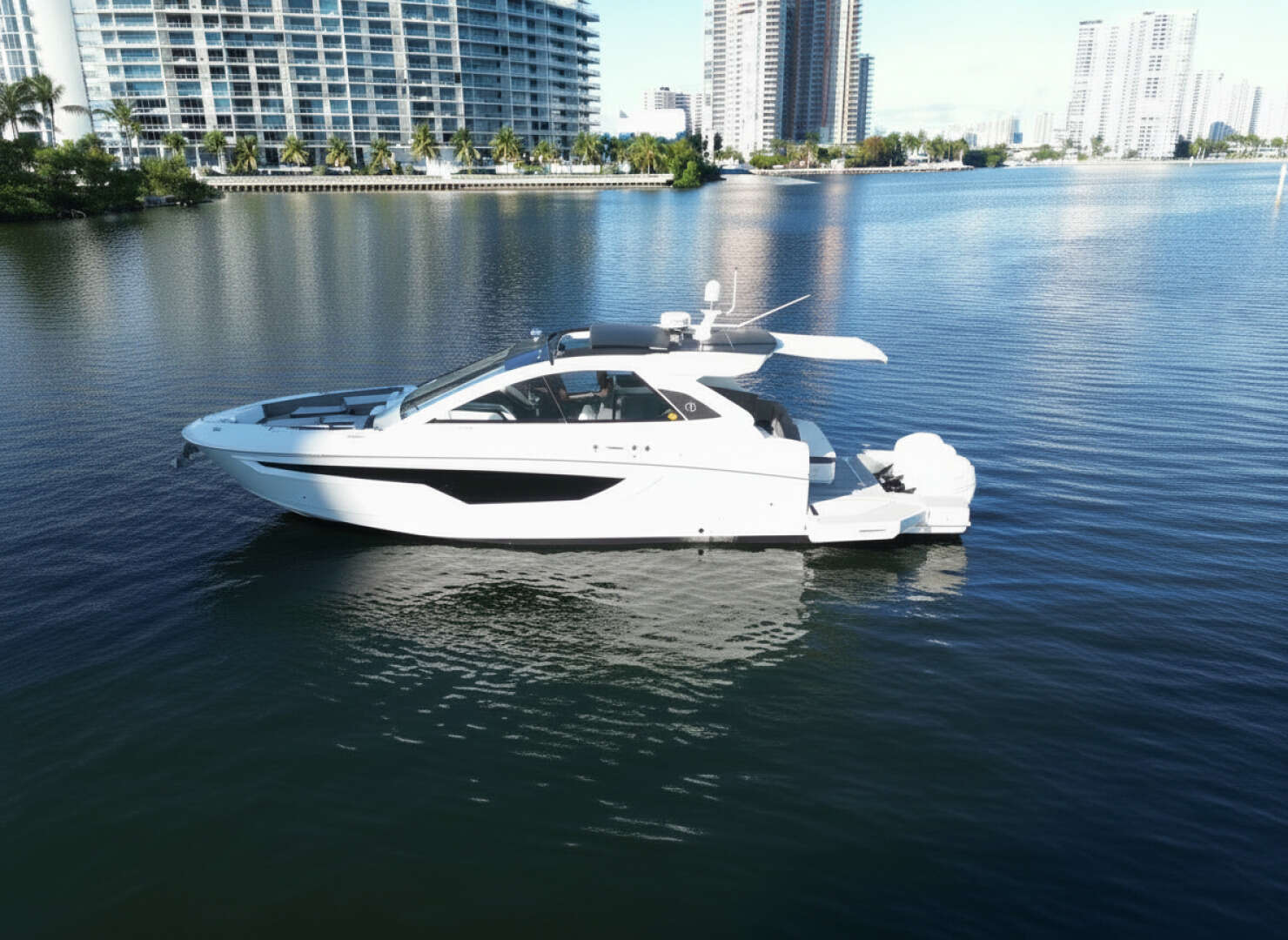 2021 42' Cruisers Yachts photo