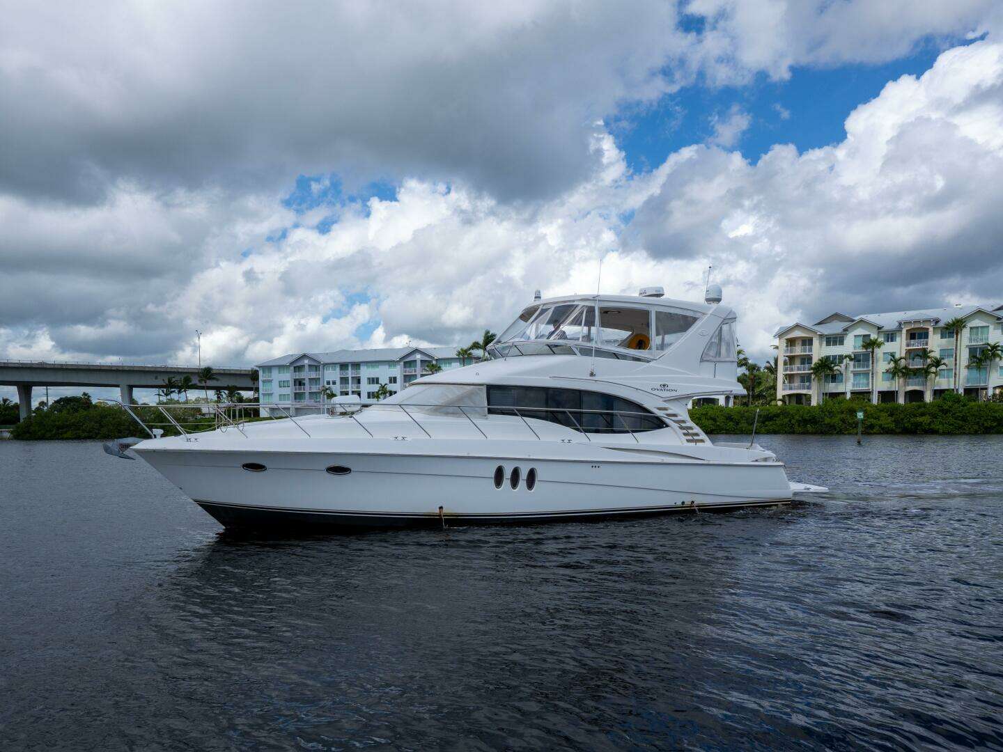 2009 52' Silverton photo