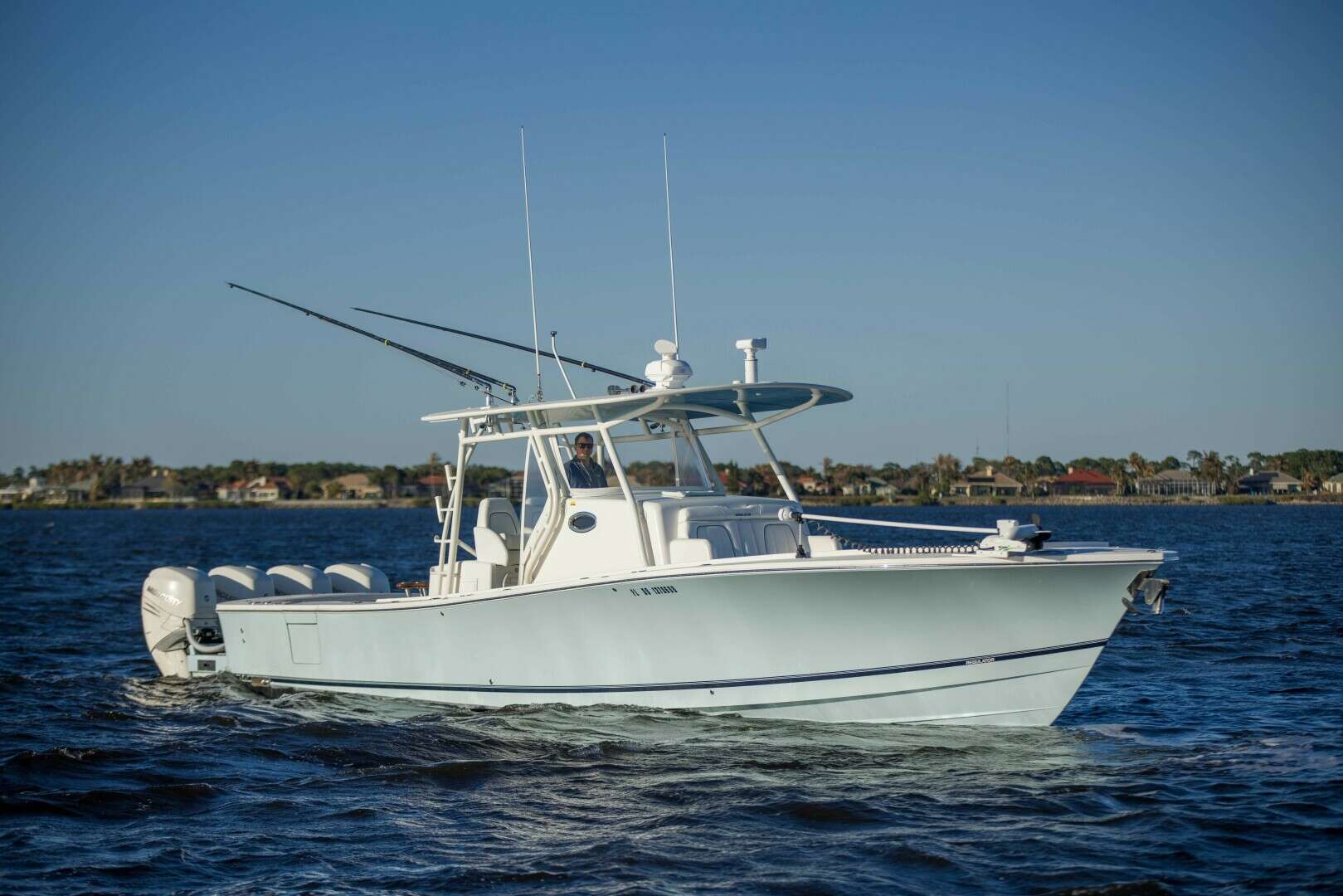 2016 41' Regulator photo