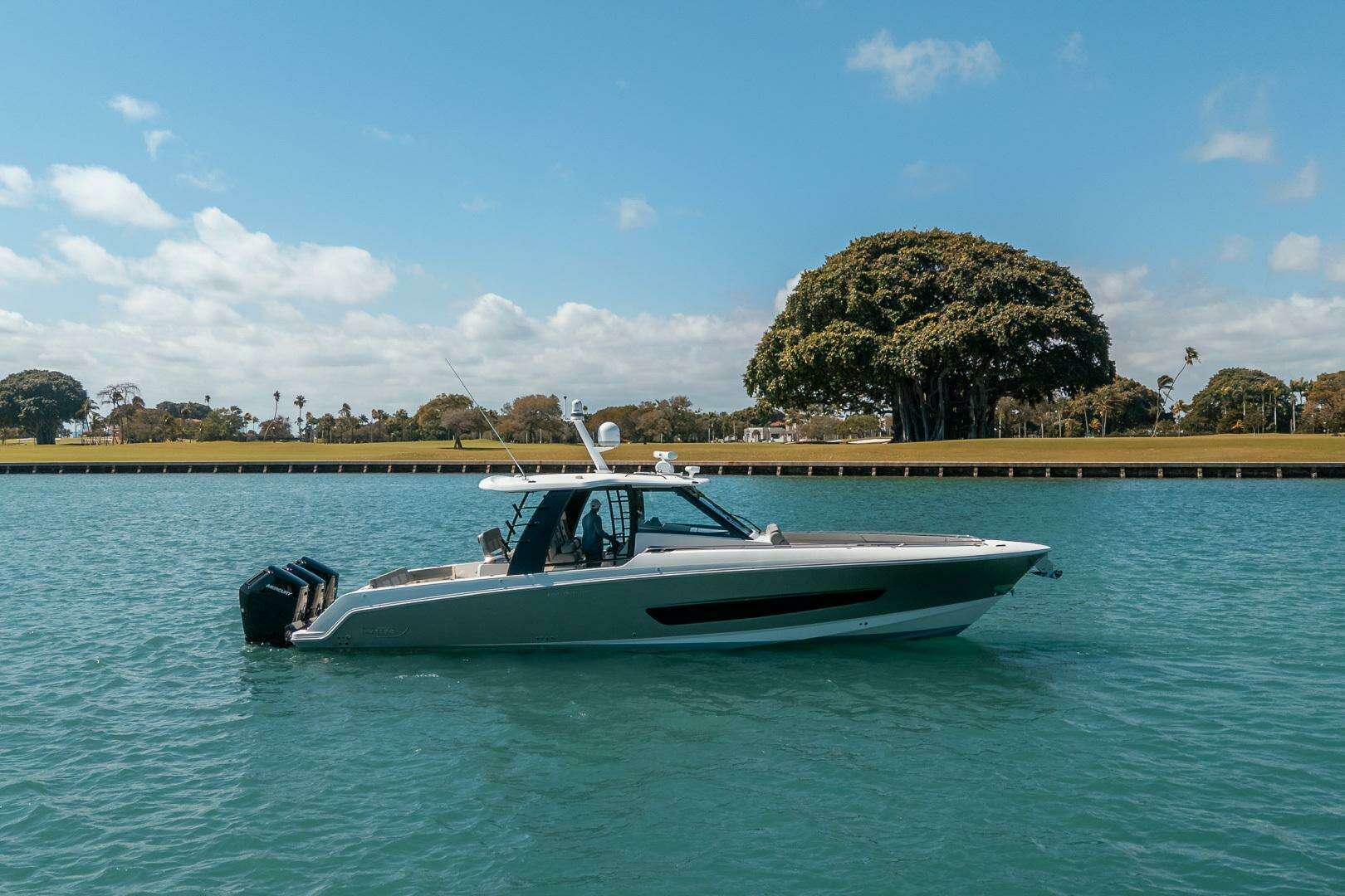 2023 42' Boston Whaler photo
