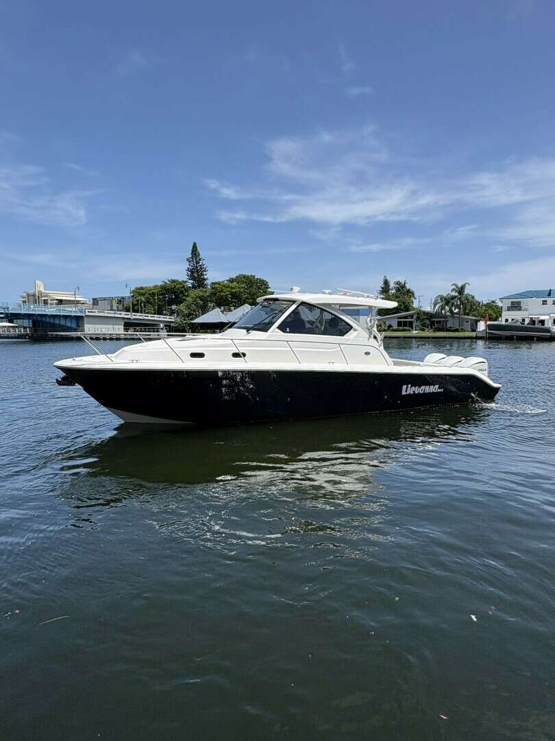 2024 35' Pursuit photo