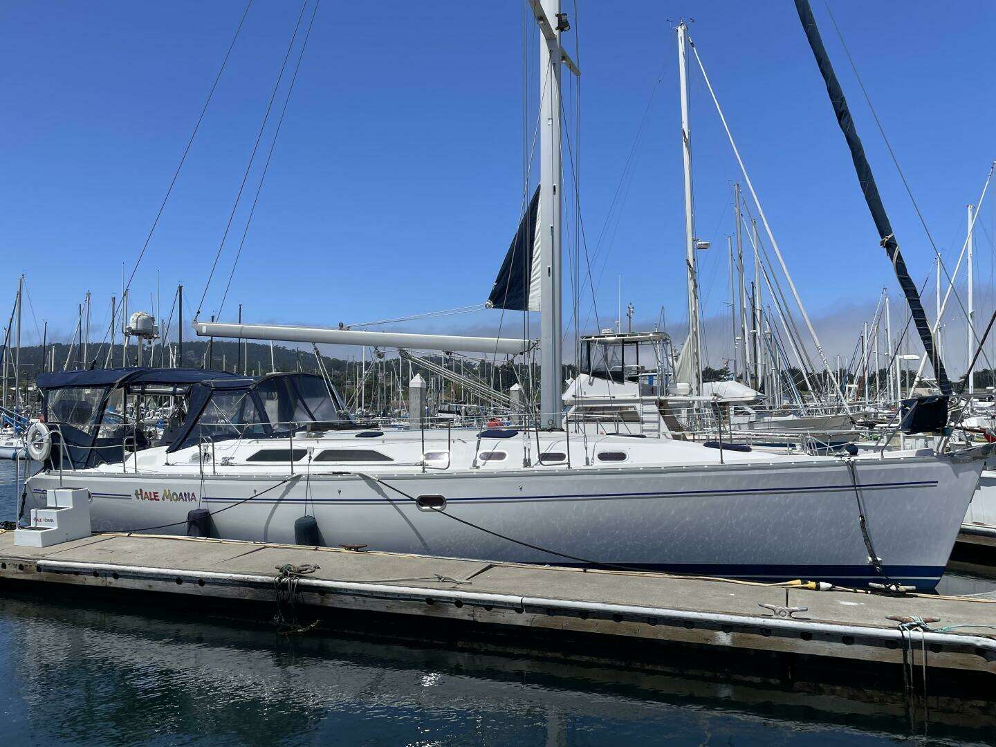 2005 47' Catalina photo