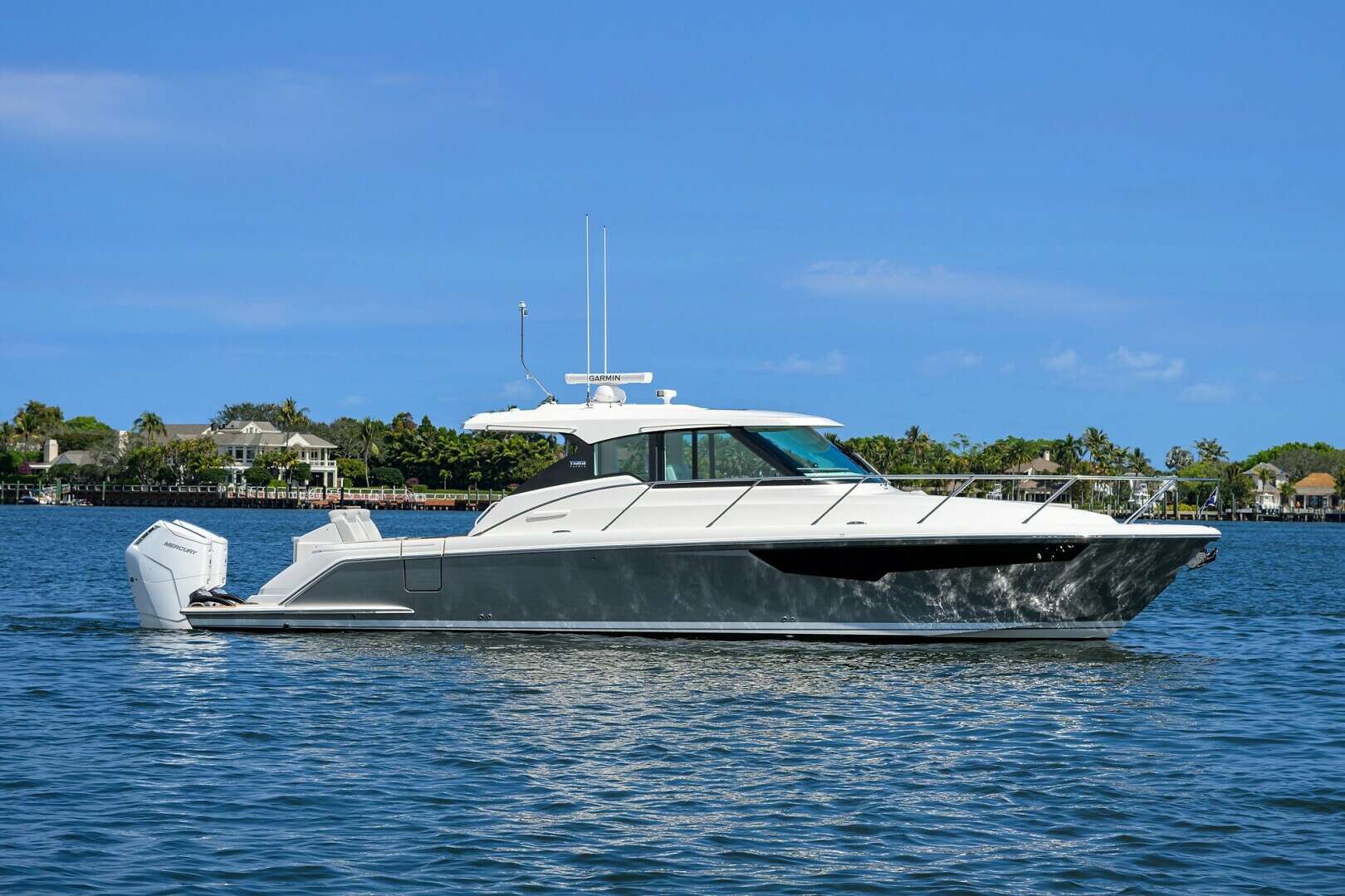2022 43' Tiara Yachts photo