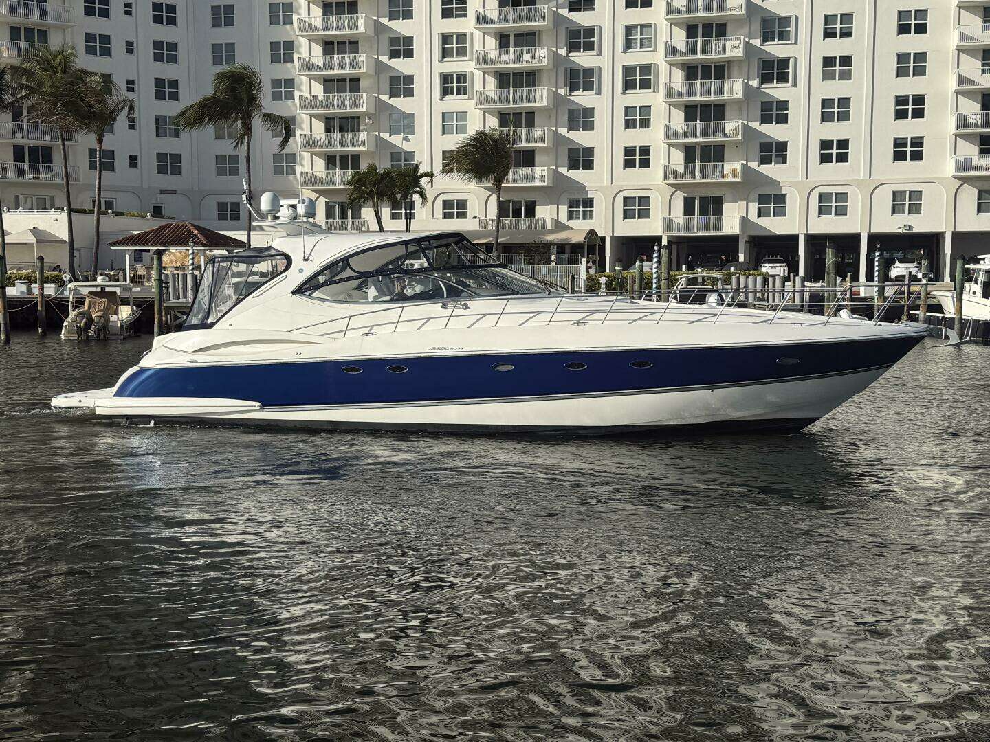 2007 56' Cruisers Yachts photo