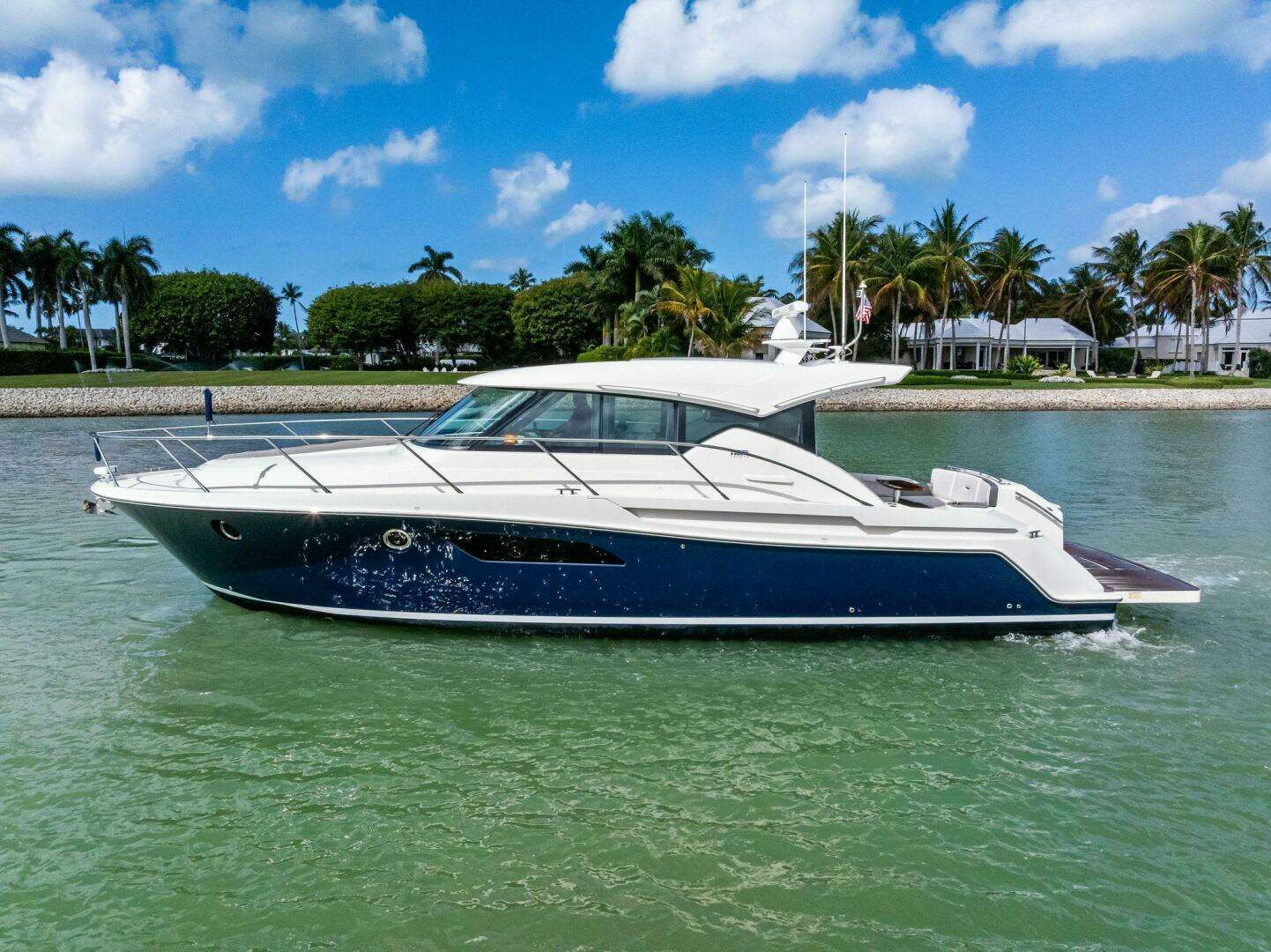 2018 44' Tiara Yachts photo