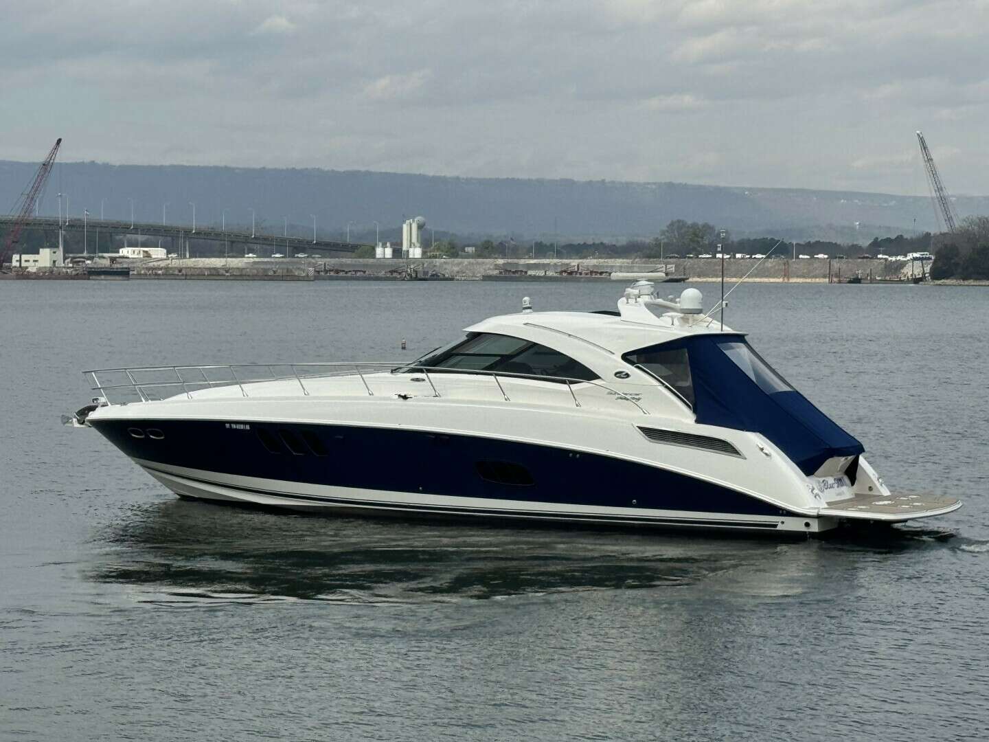 2010 54' Sea Ray photo
