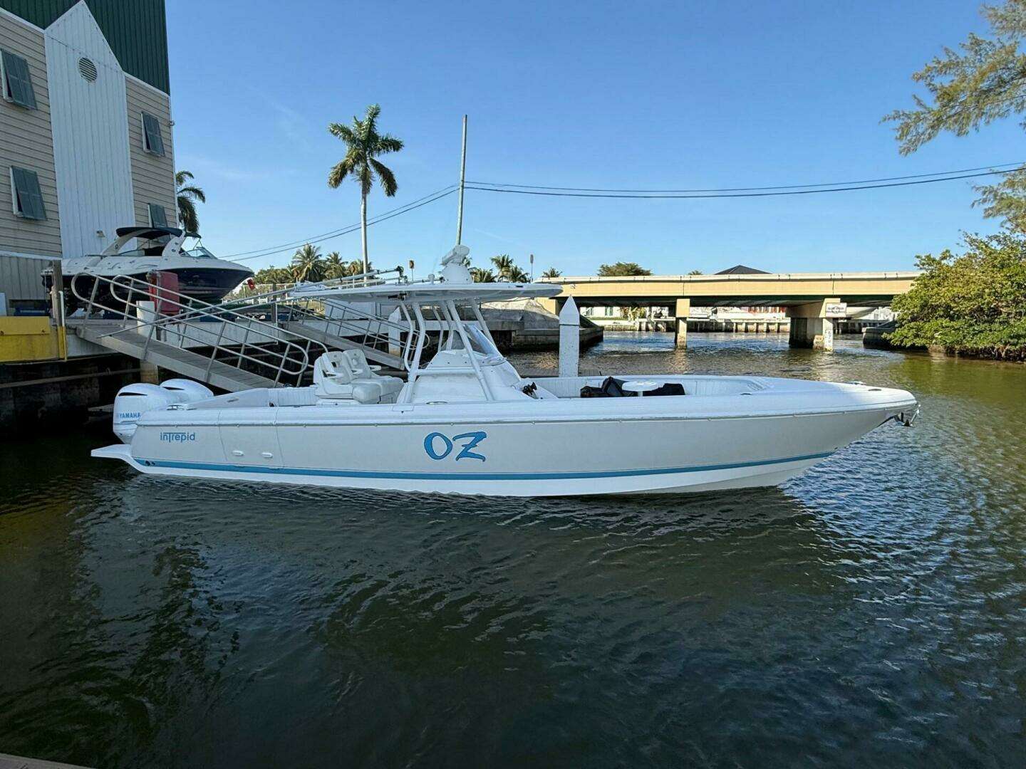 2017 32' Intrepid photo