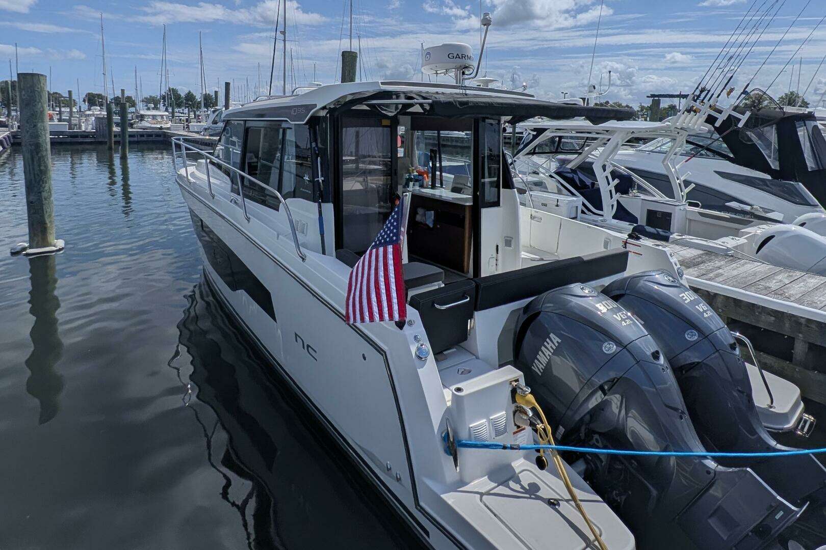 2023 34' Jeanneau photo