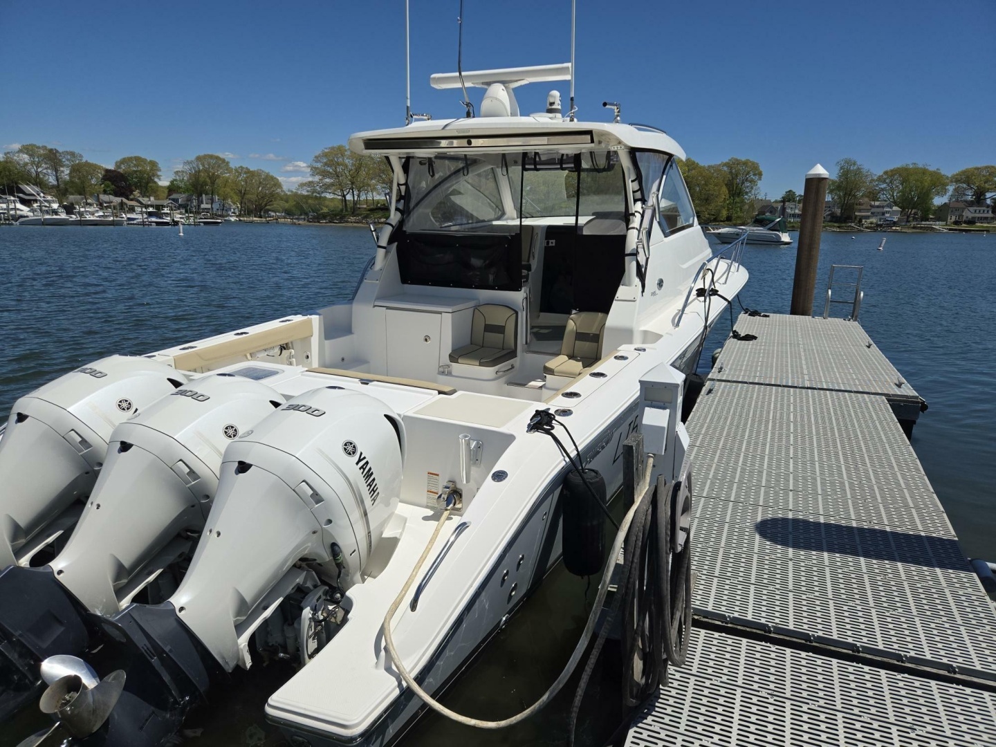 2019 35' Pursuit photo