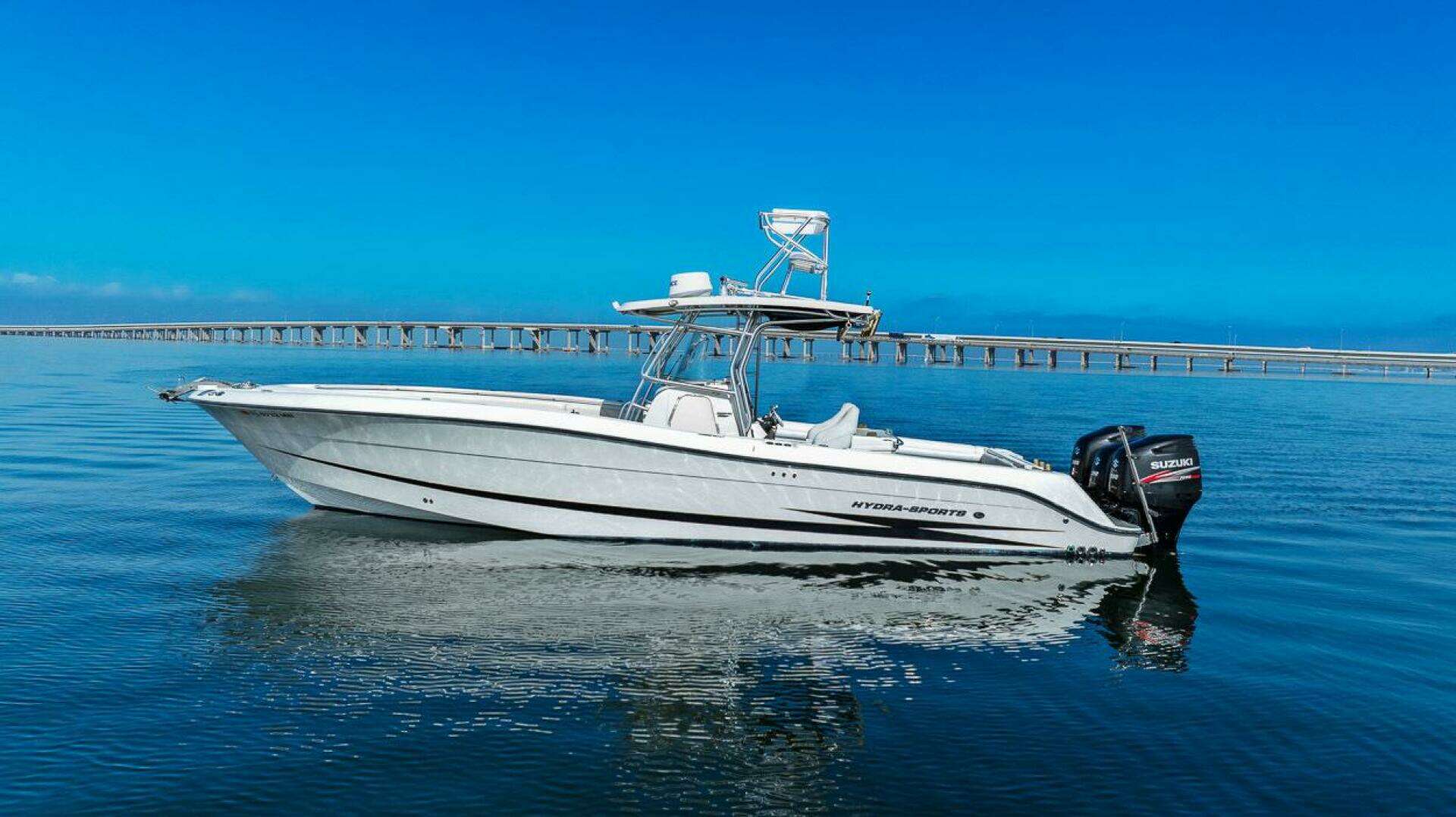 2004 33' Hydra-Sports photo