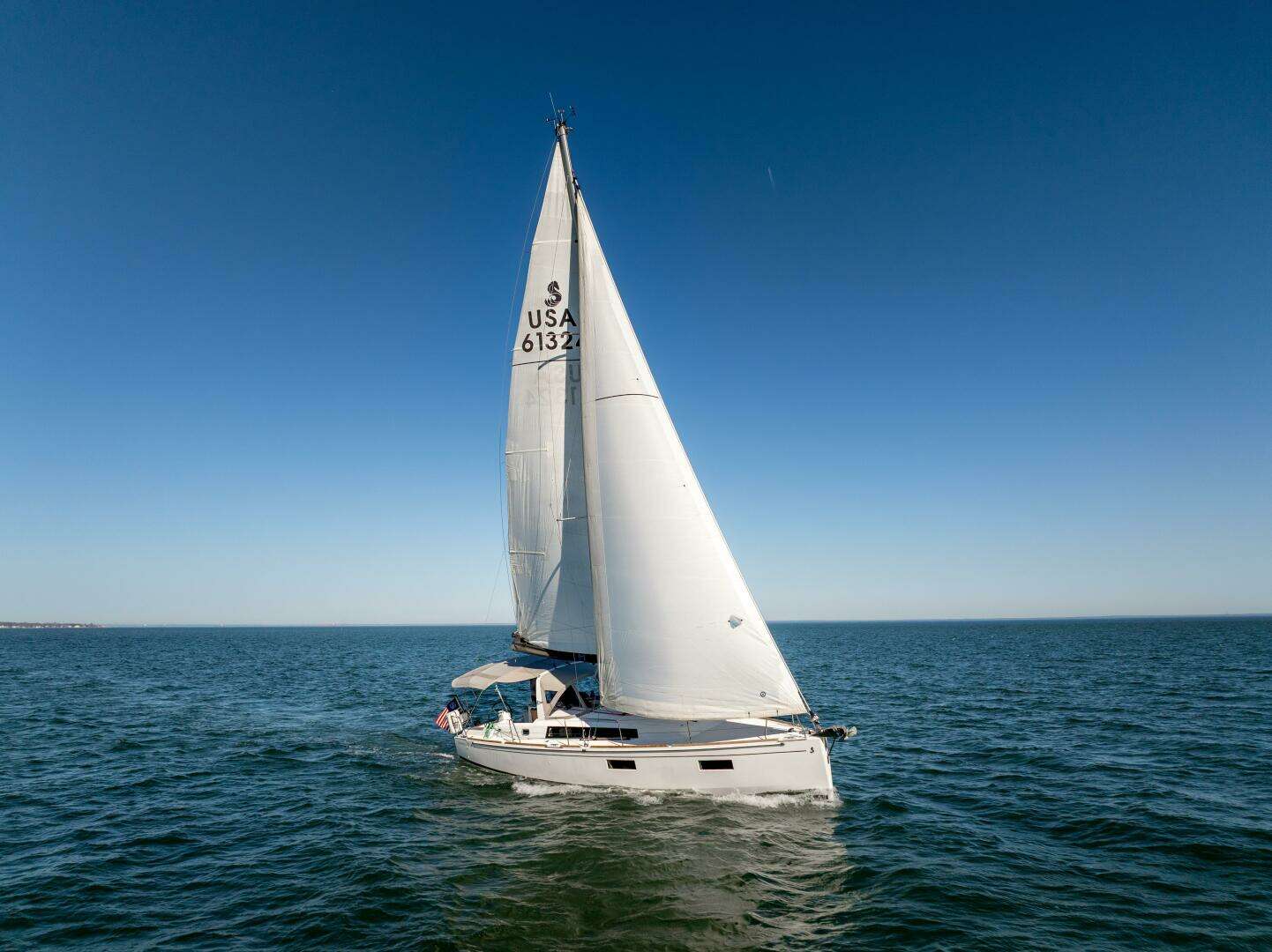 2019 38' Beneteau photo