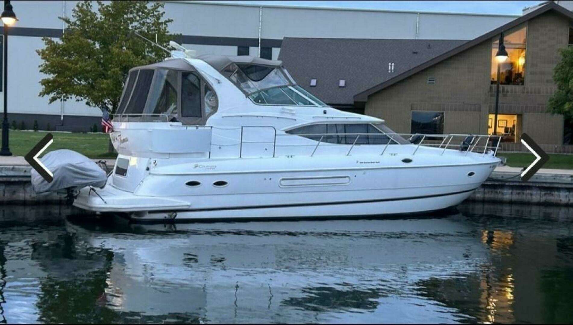 2000 44' Cruisers Yachts photo