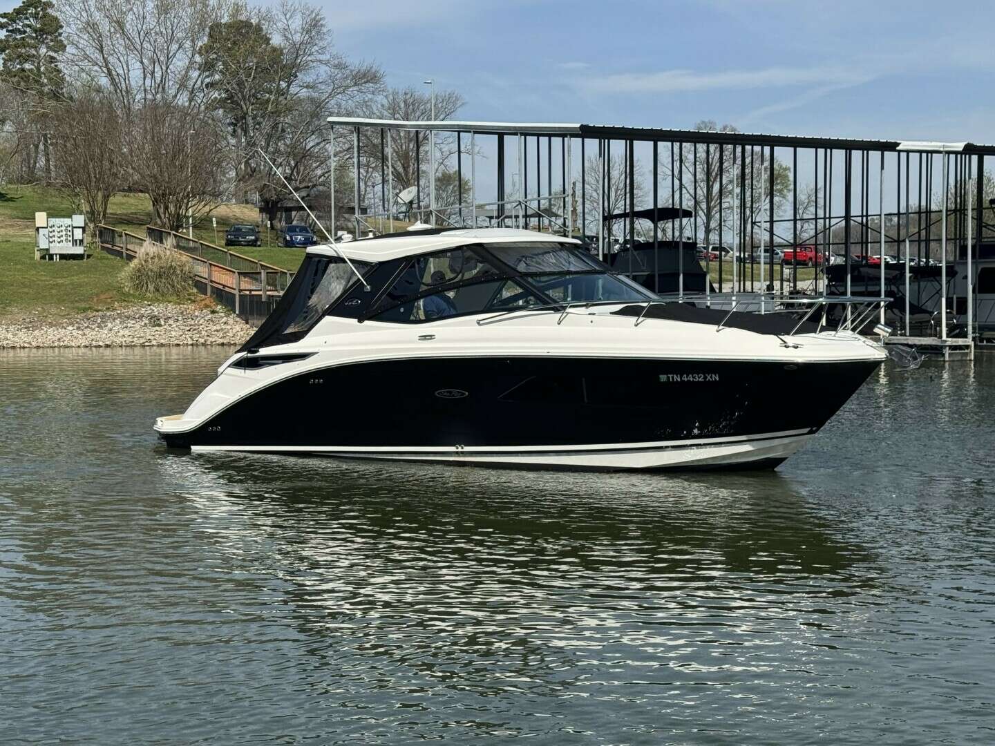 2023 32' Sea Ray photo