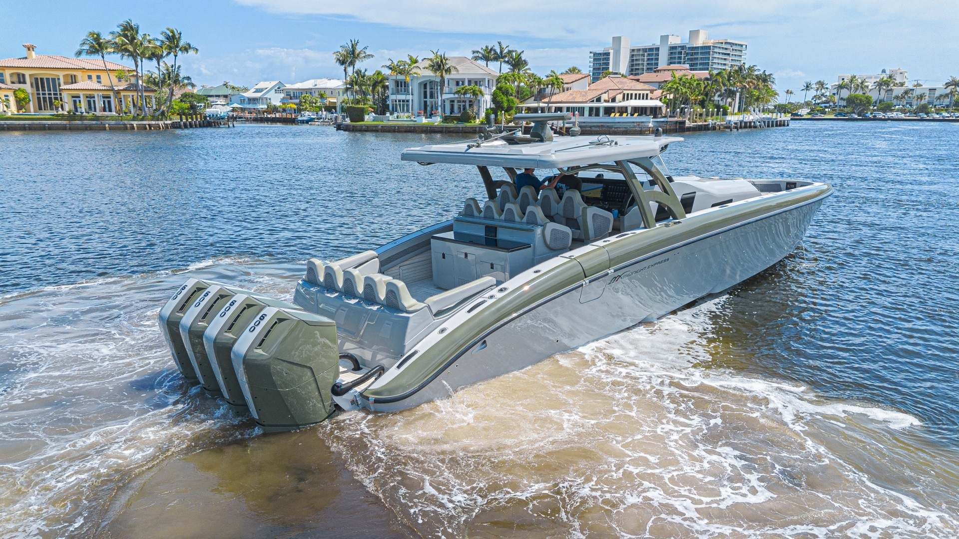 2025 52' Midnight Express photo