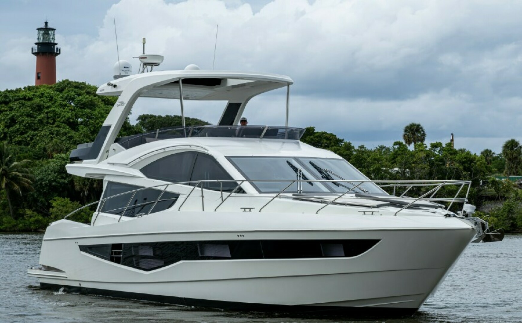 2020 55' Galeon photo