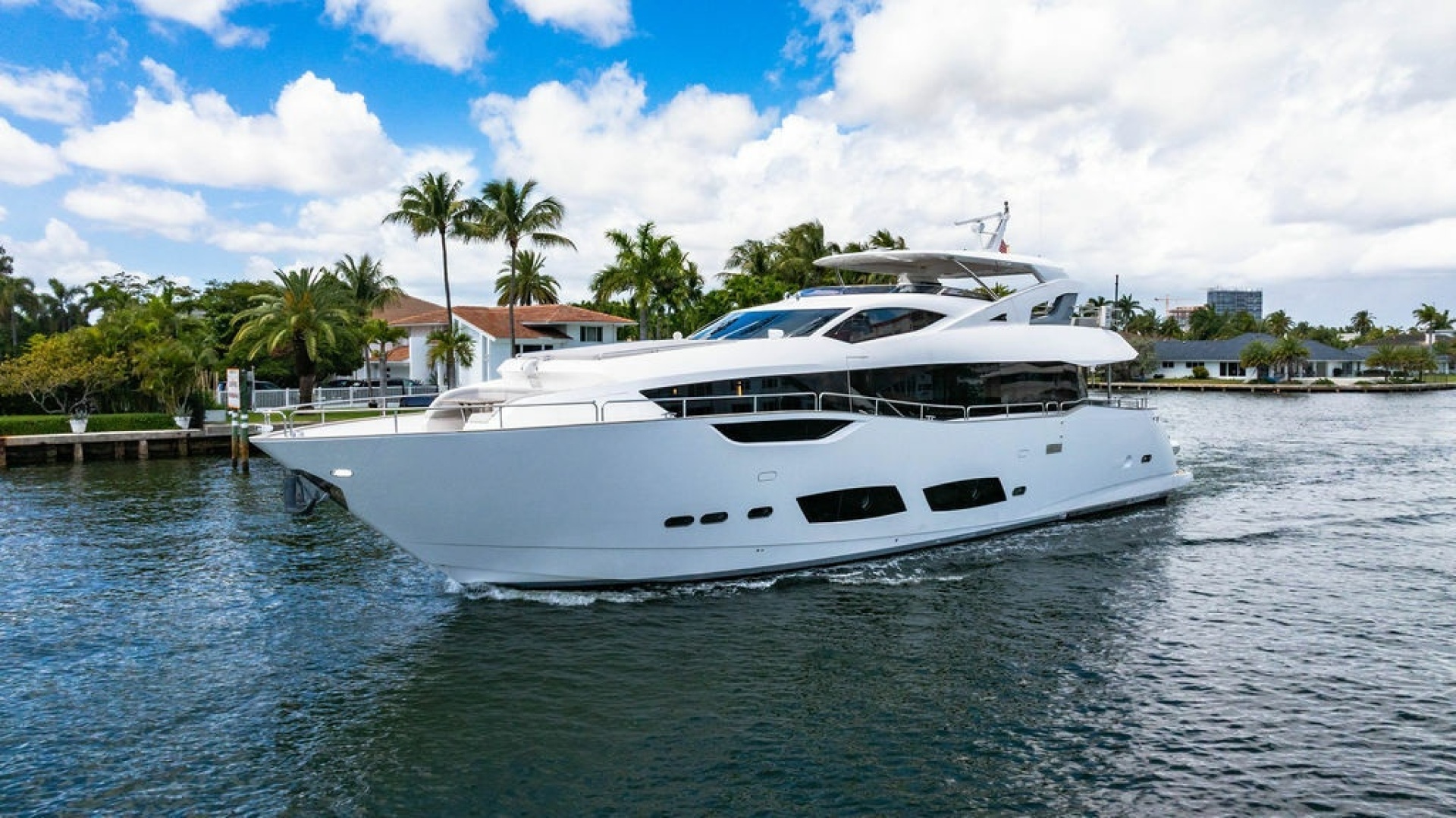 2019 95' Sunseeker photo