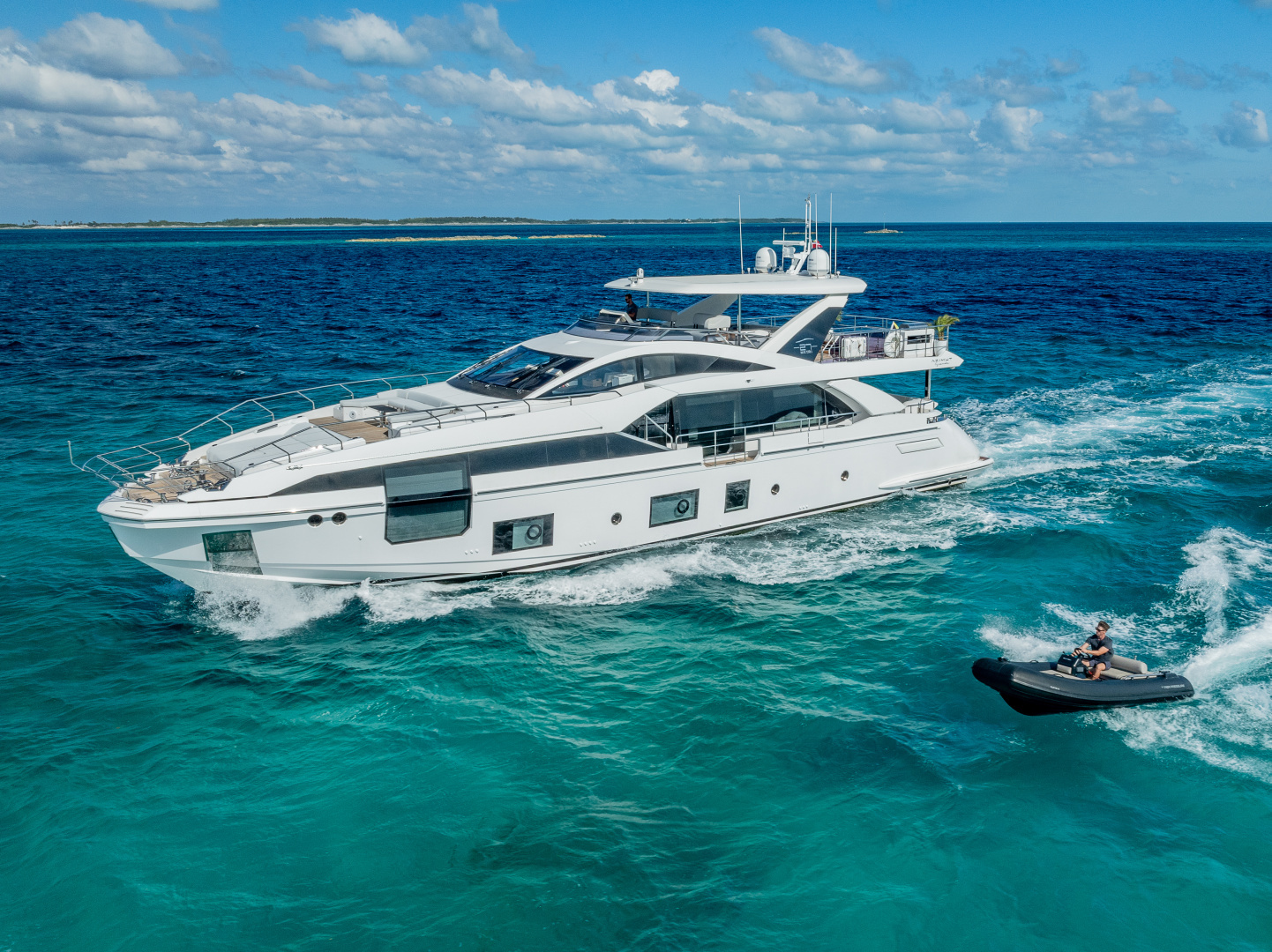 2020 87' Azimut photo