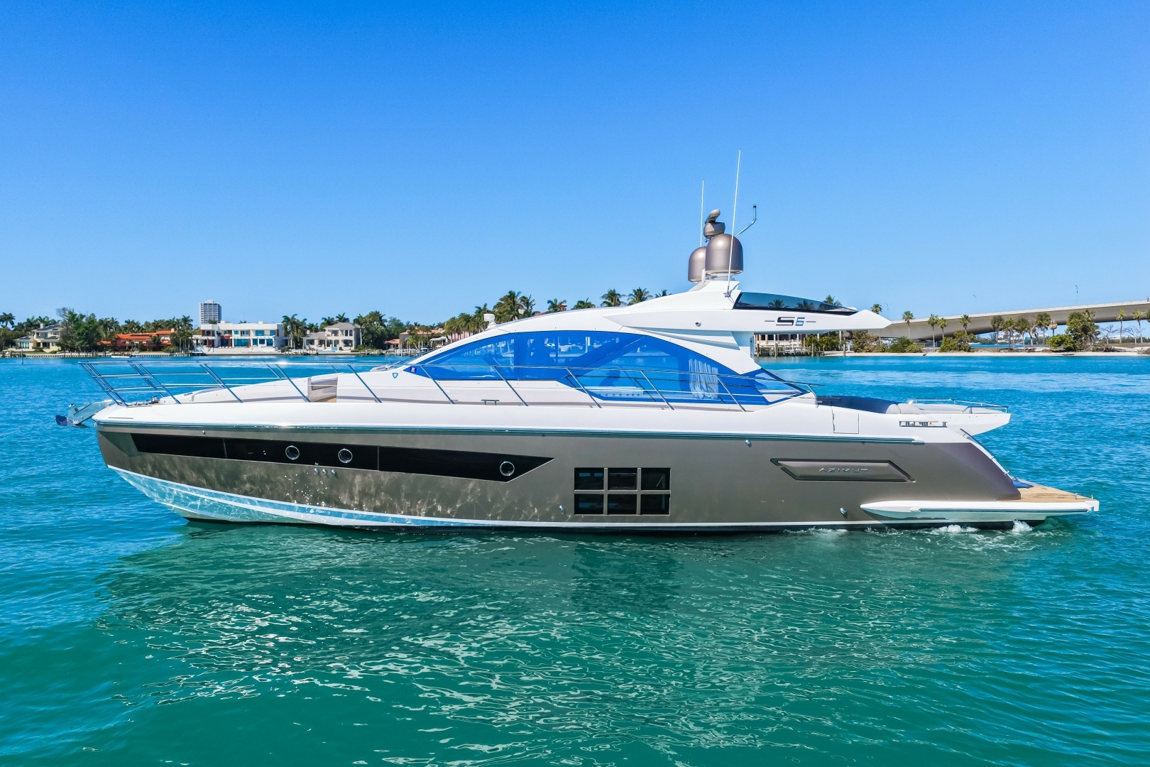 2020 60' Azimut photo