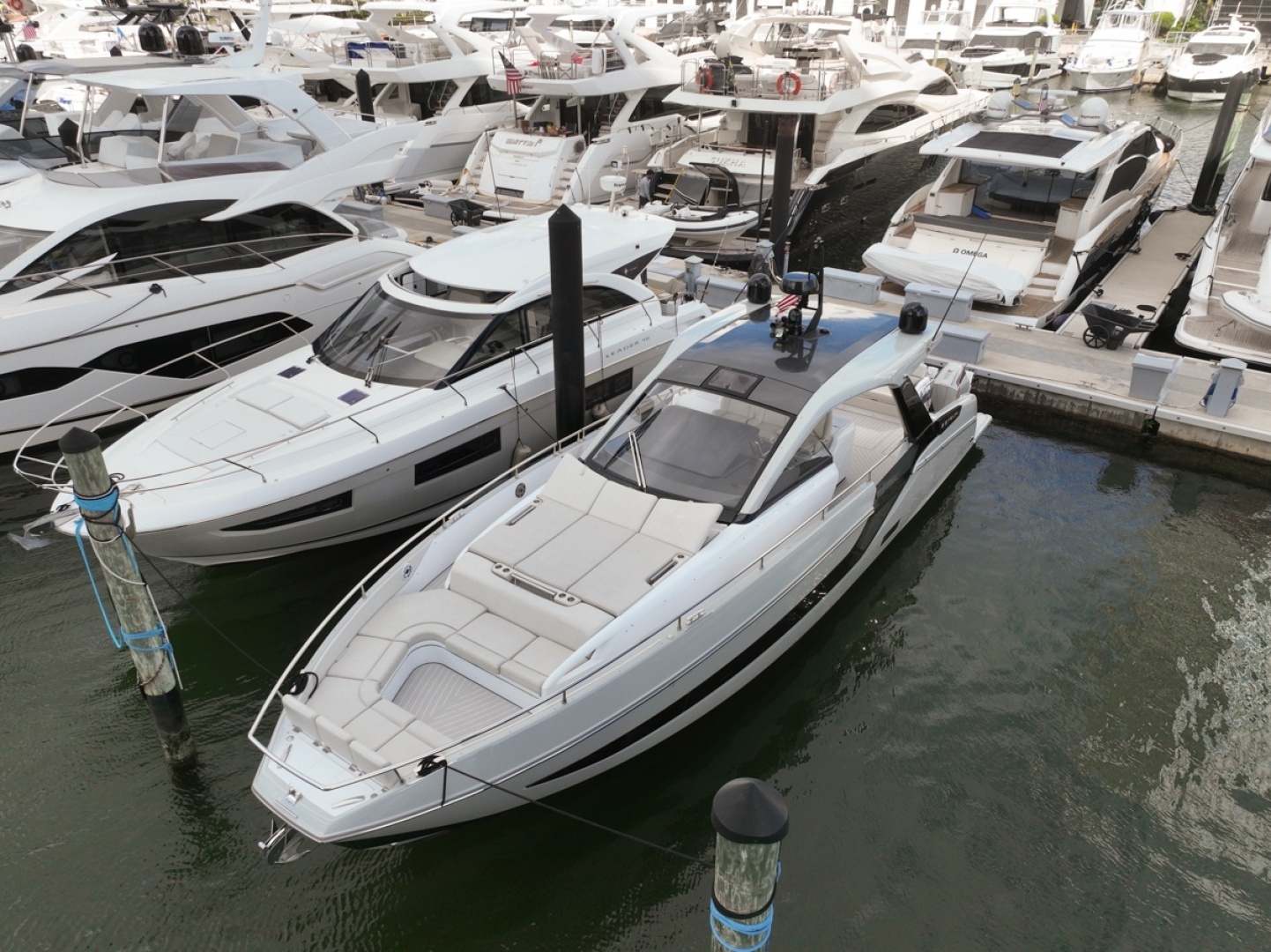 2023 47' Azimut photo