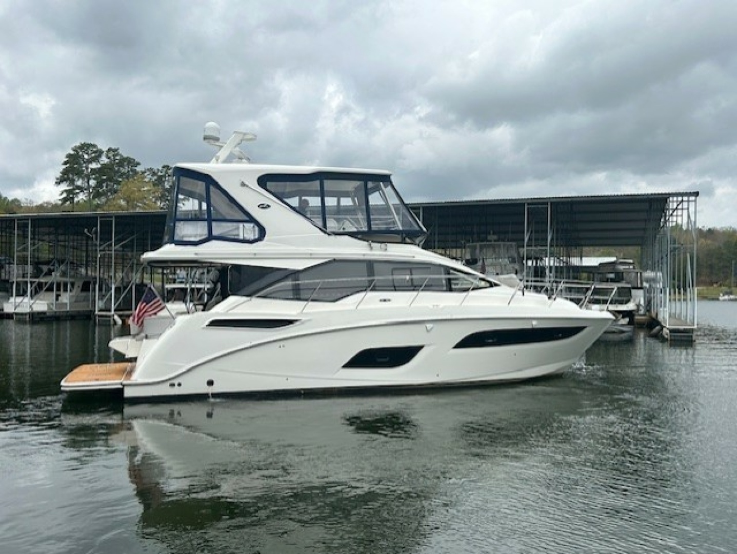 2017 46' Sea Ray photo