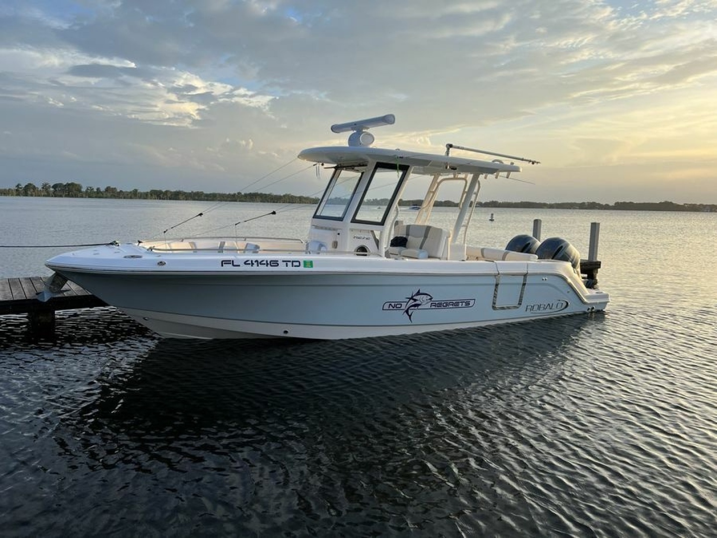 2022 27' Robalo photo