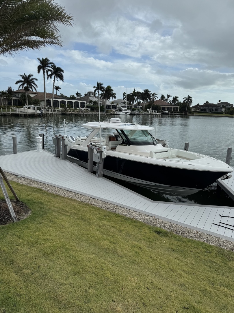2024 38' Tiara Yachts photo