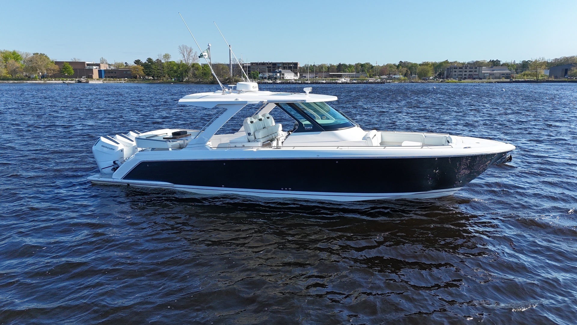 2024 38' Tiara Yachts photo