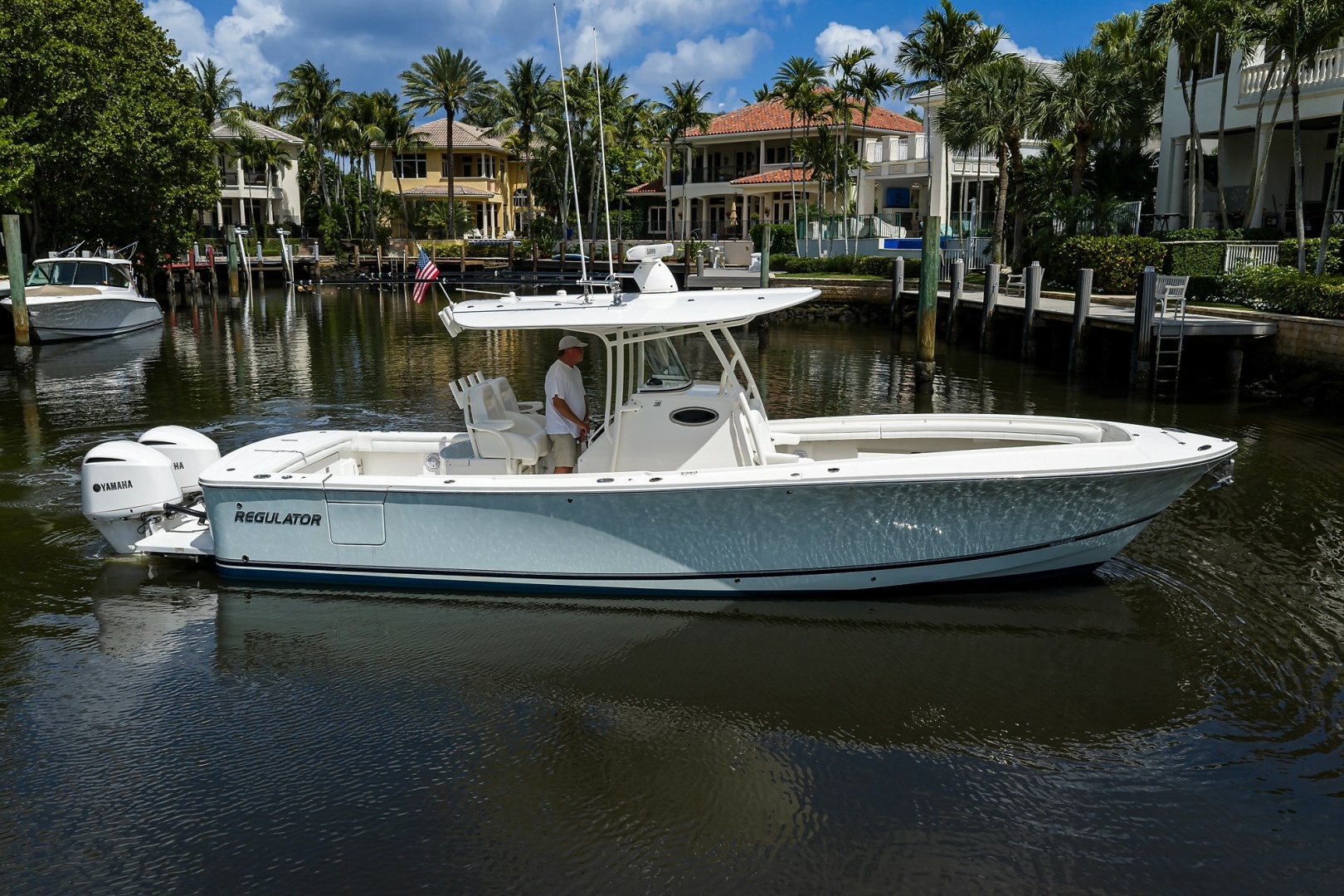 2019 31' Regulator photo