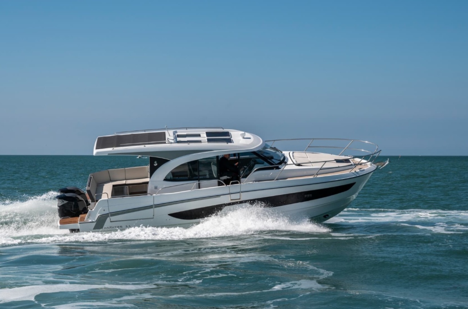 2023 37' Beneteau photo