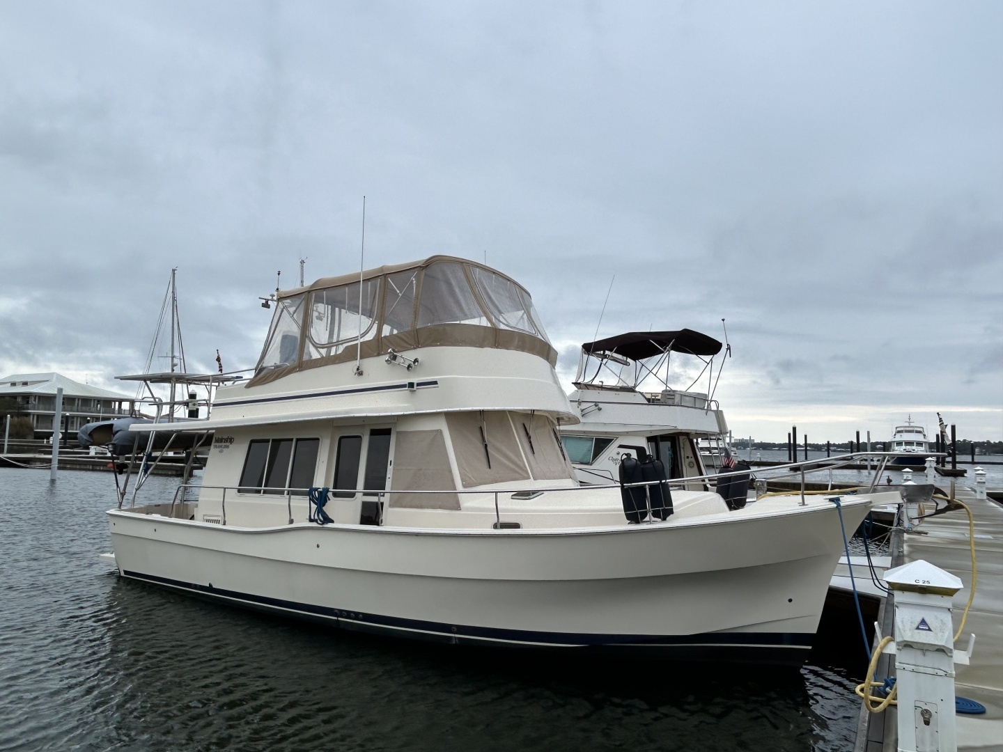 2005 40' Mainship photo