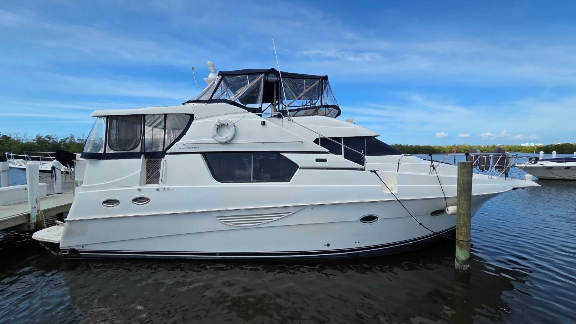 2001 44' Silverton photo
