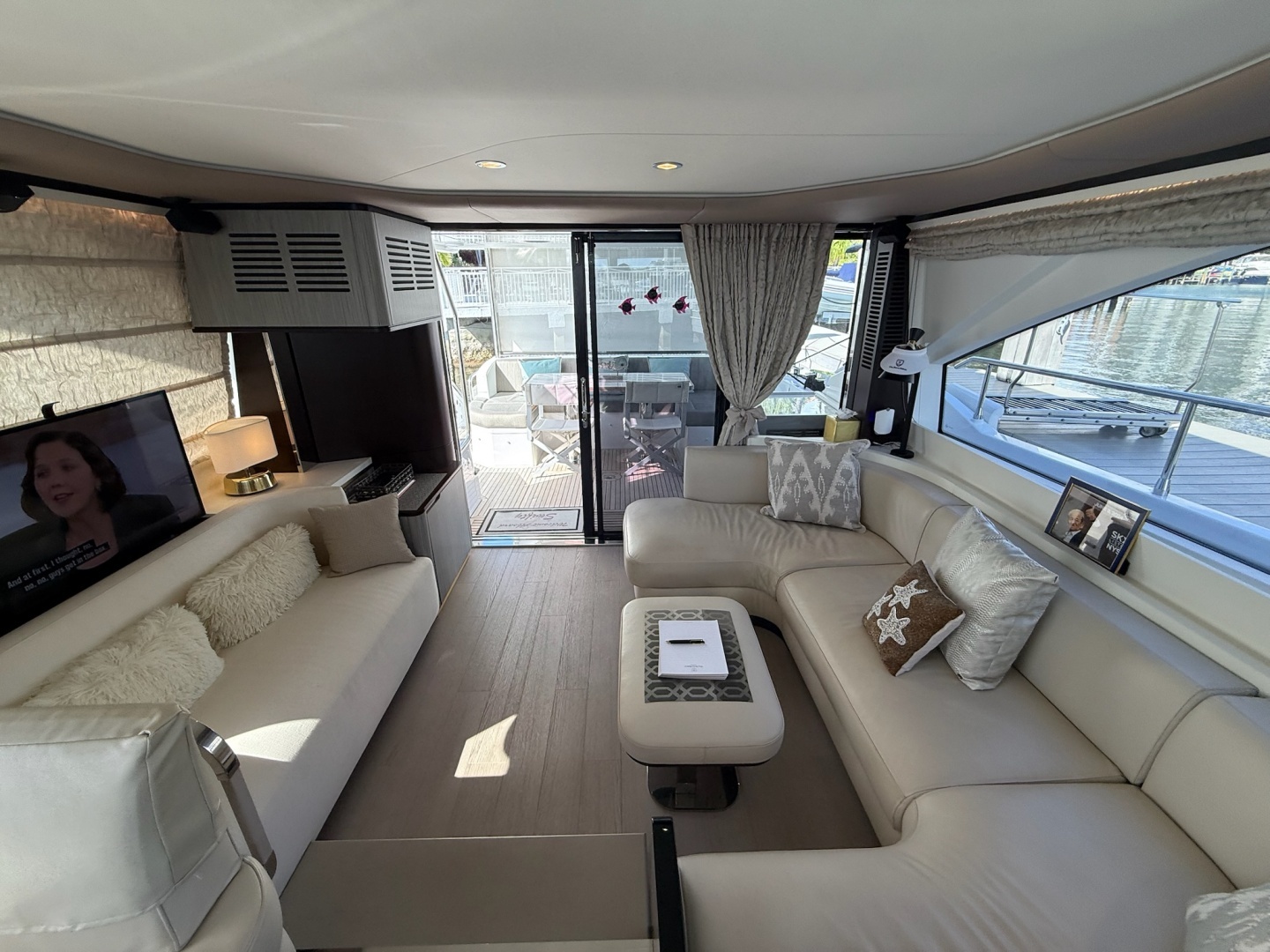 2019 60' Azimut photo