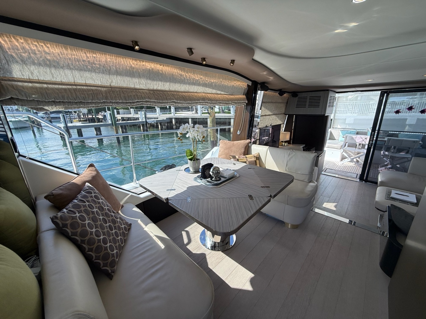 2019 60' Azimut photo