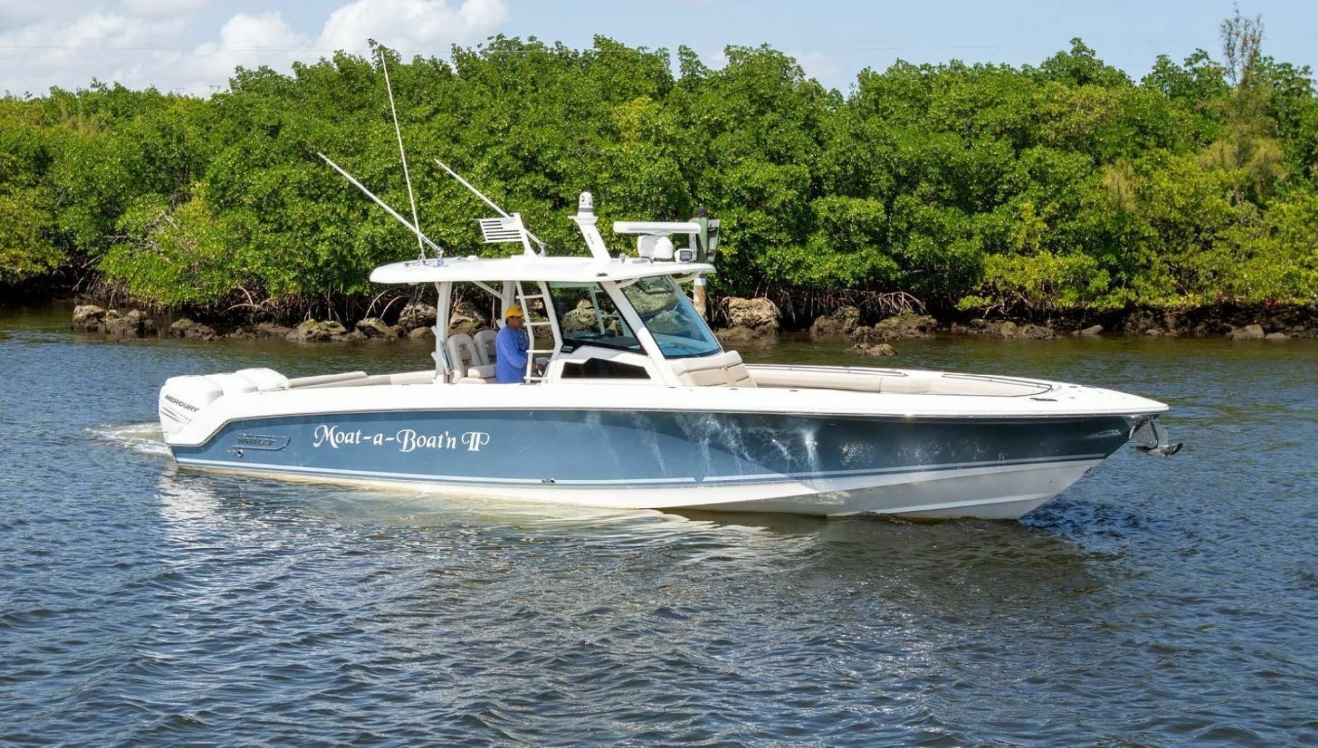 2019 38' Boston Whaler photo