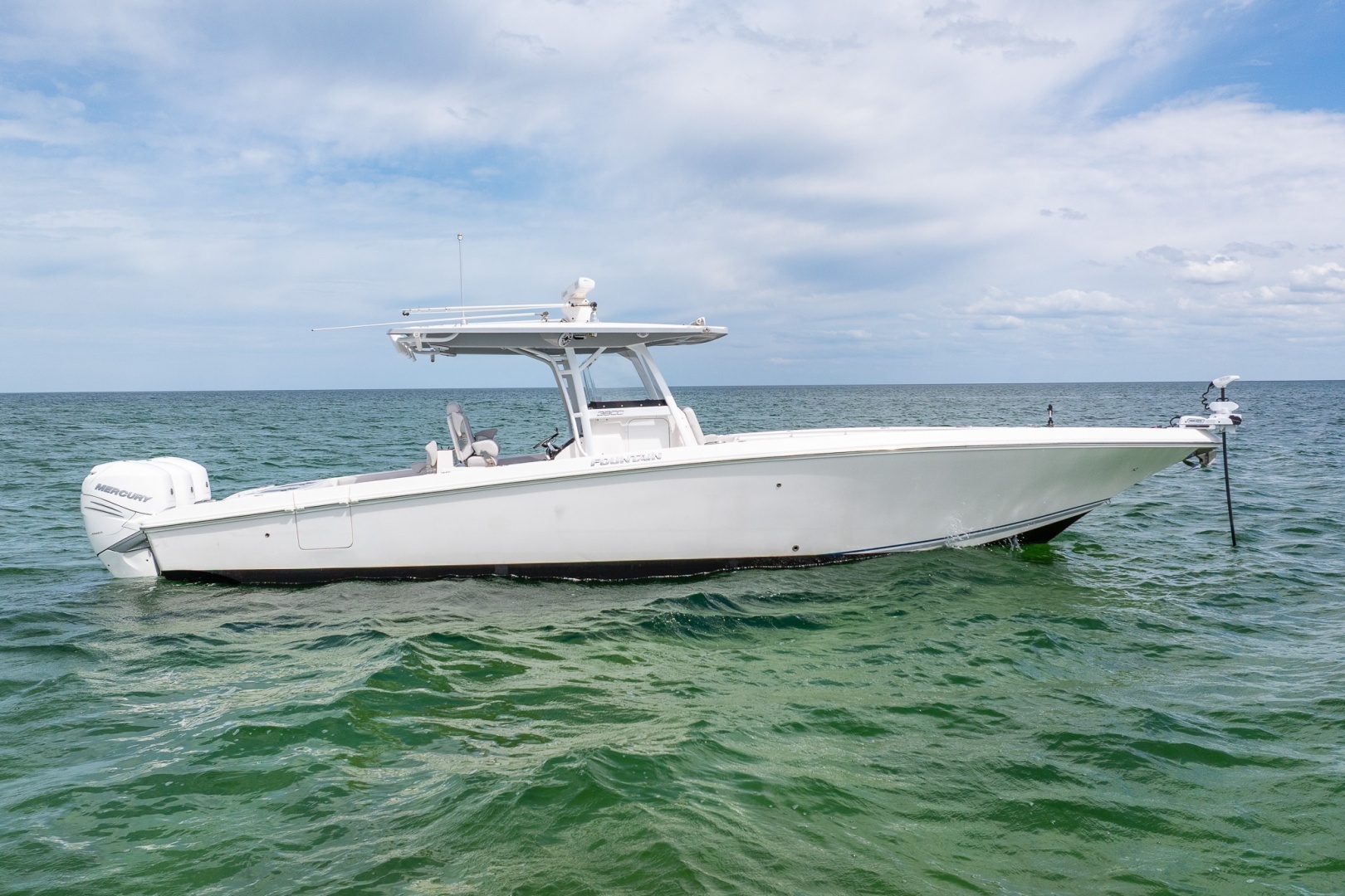 2021 38' Fountain photo